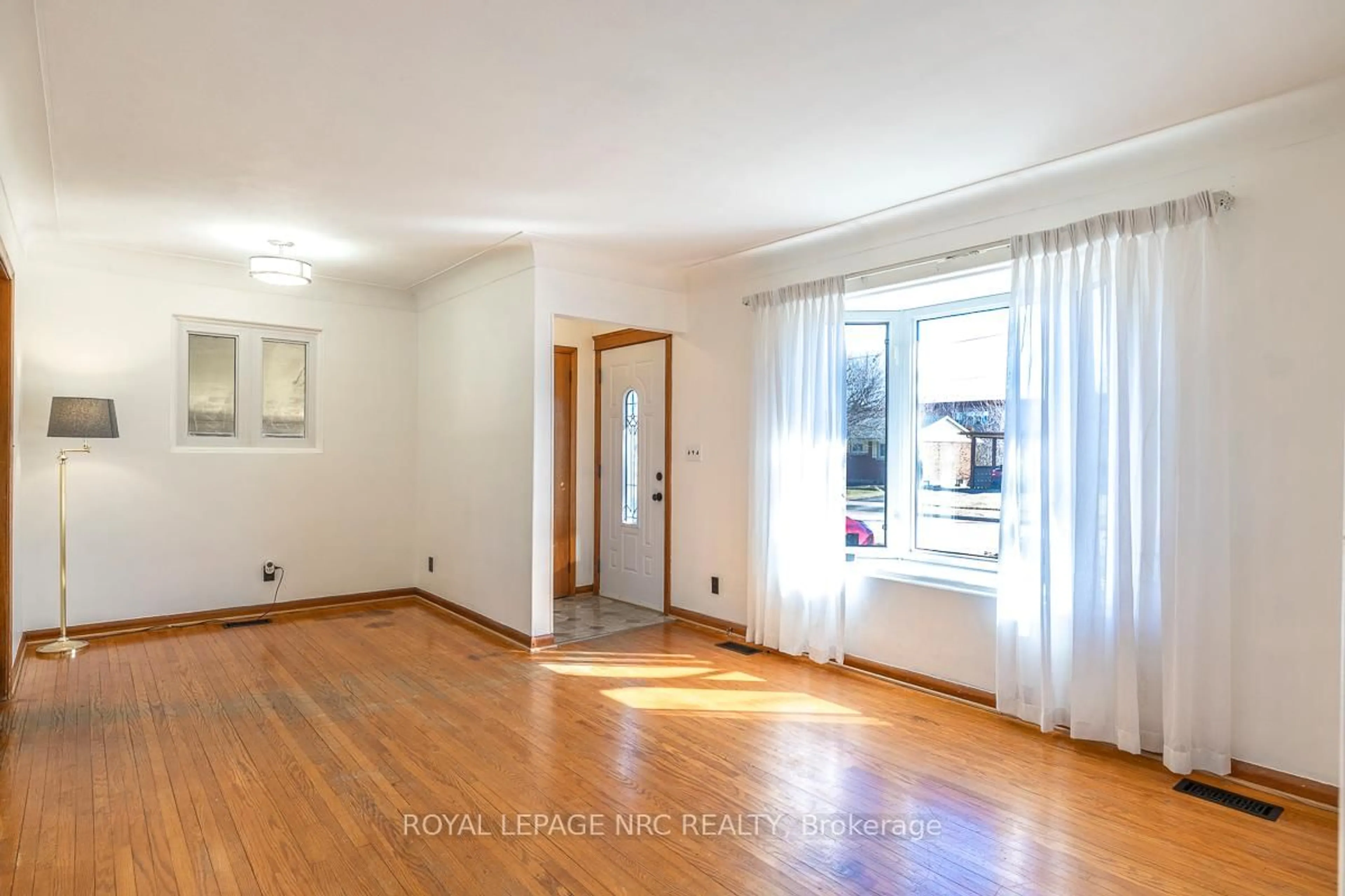 A pic of a room for 6543 Doreen Dr, Niagara Falls Ontario L2E 5K6