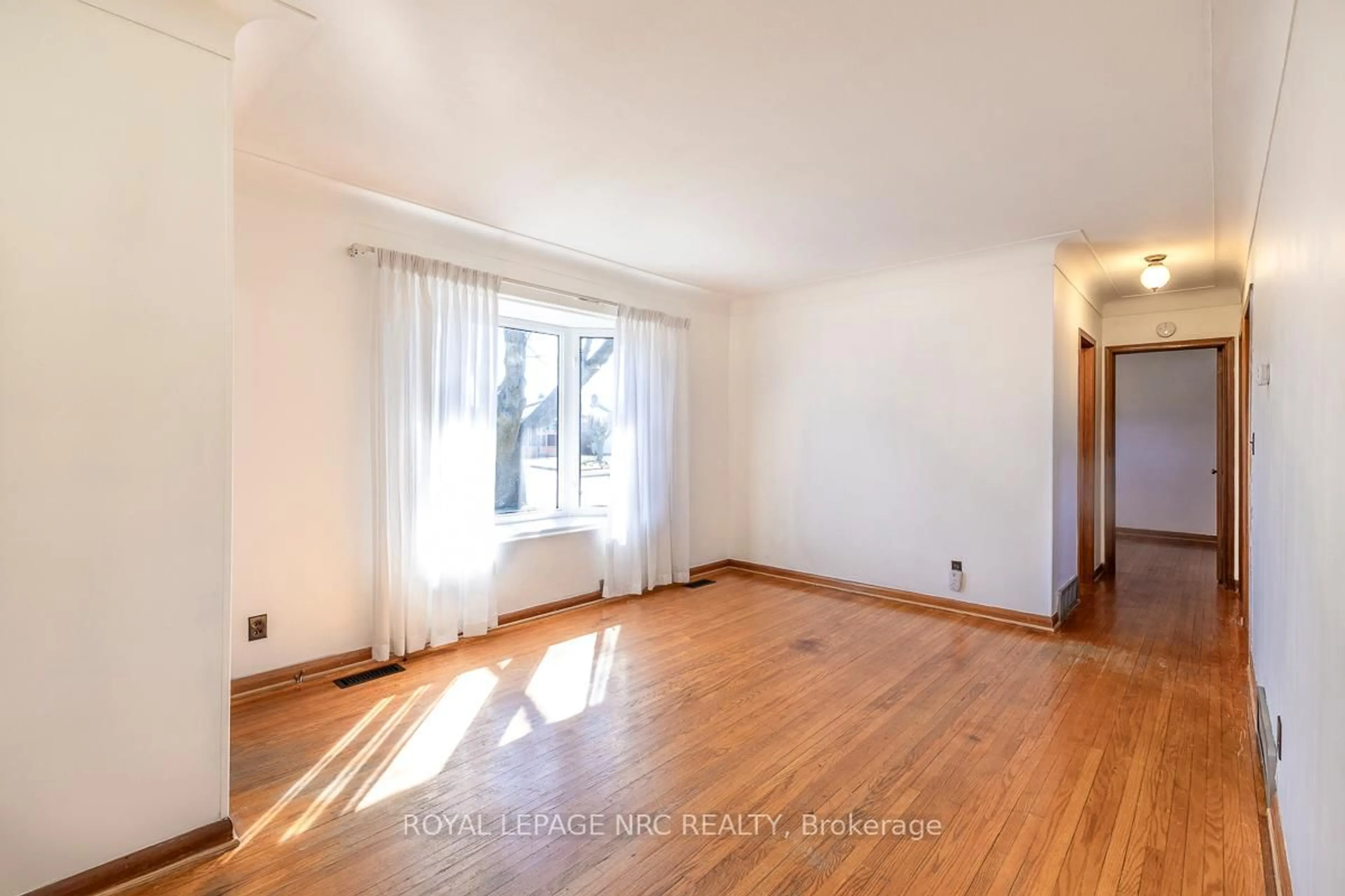 A pic of a room for 6543 Doreen Dr, Niagara Falls Ontario L2E 5K6