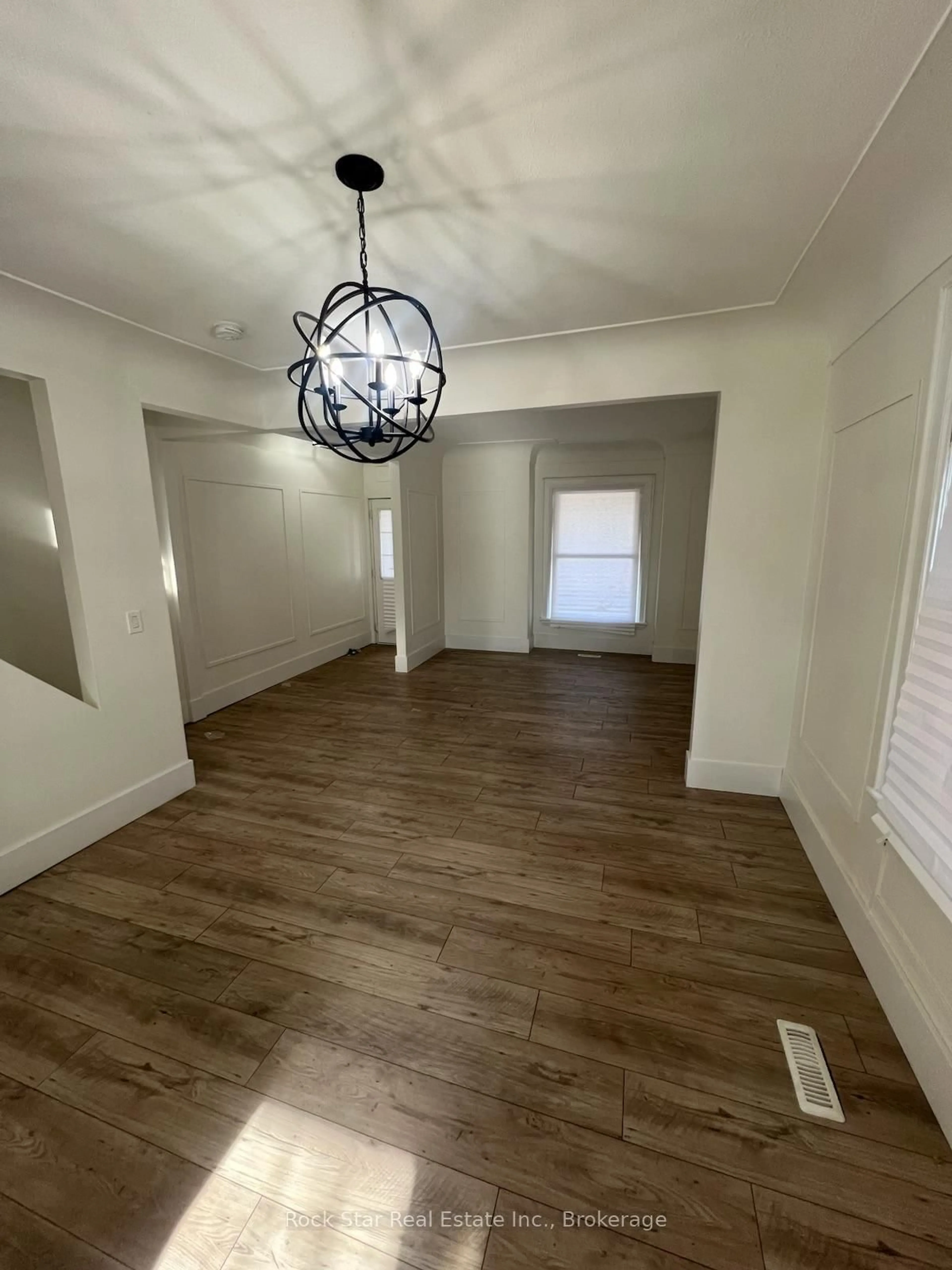 A pic of a room for 14 Ruth St, Hamilton Ontario L8L 6P9