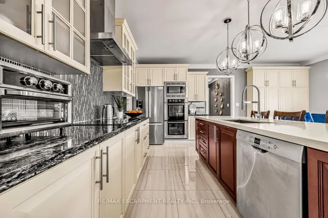 Additional property image - 20 Chesswood Tr