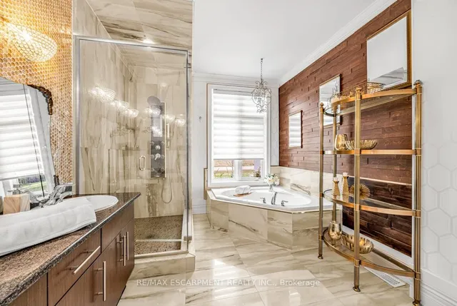 Additional property image - 20 Chesswood Tr