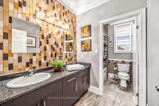 Additional property image - 20 Chesswood Tr