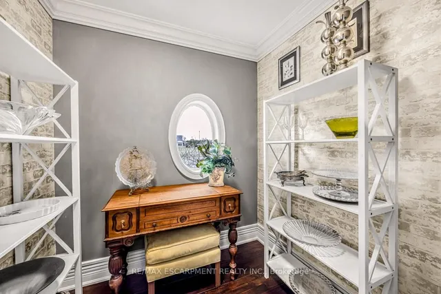 Additional property image - 20 Chesswood Tr