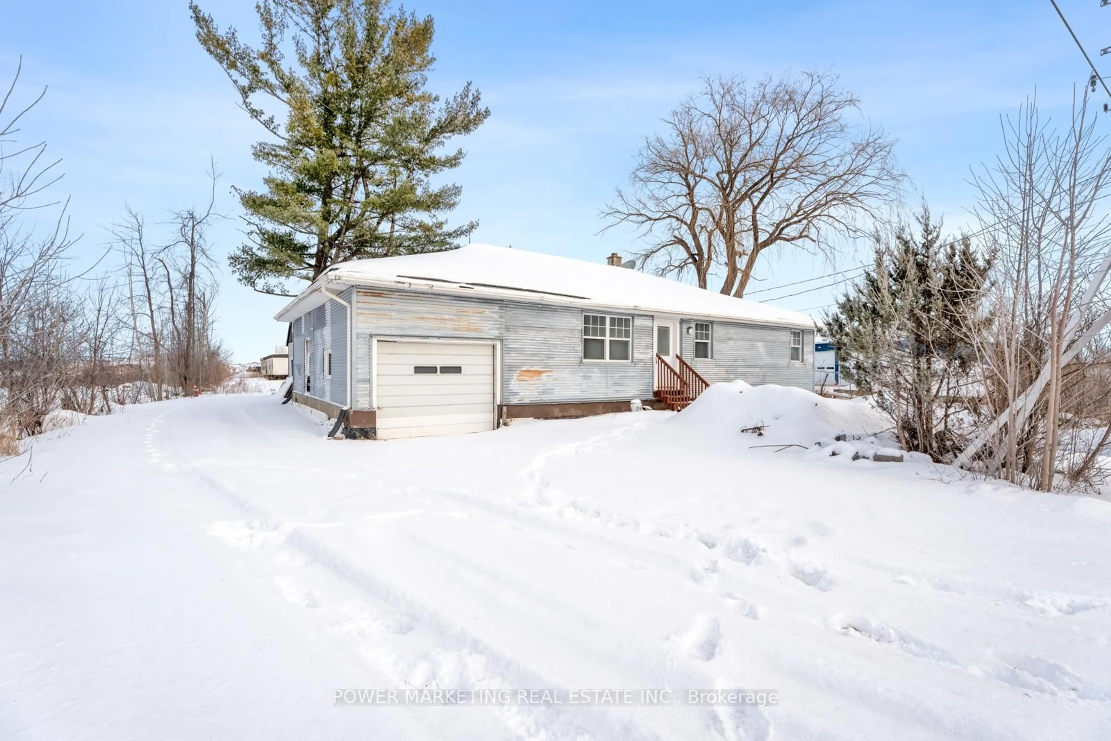 A pic from outside/outdoor area/front of a property/back of a property/a pic from drone, street for 5409 BOUNDARY Rd, Ottawa Ontario K4B 1P6
