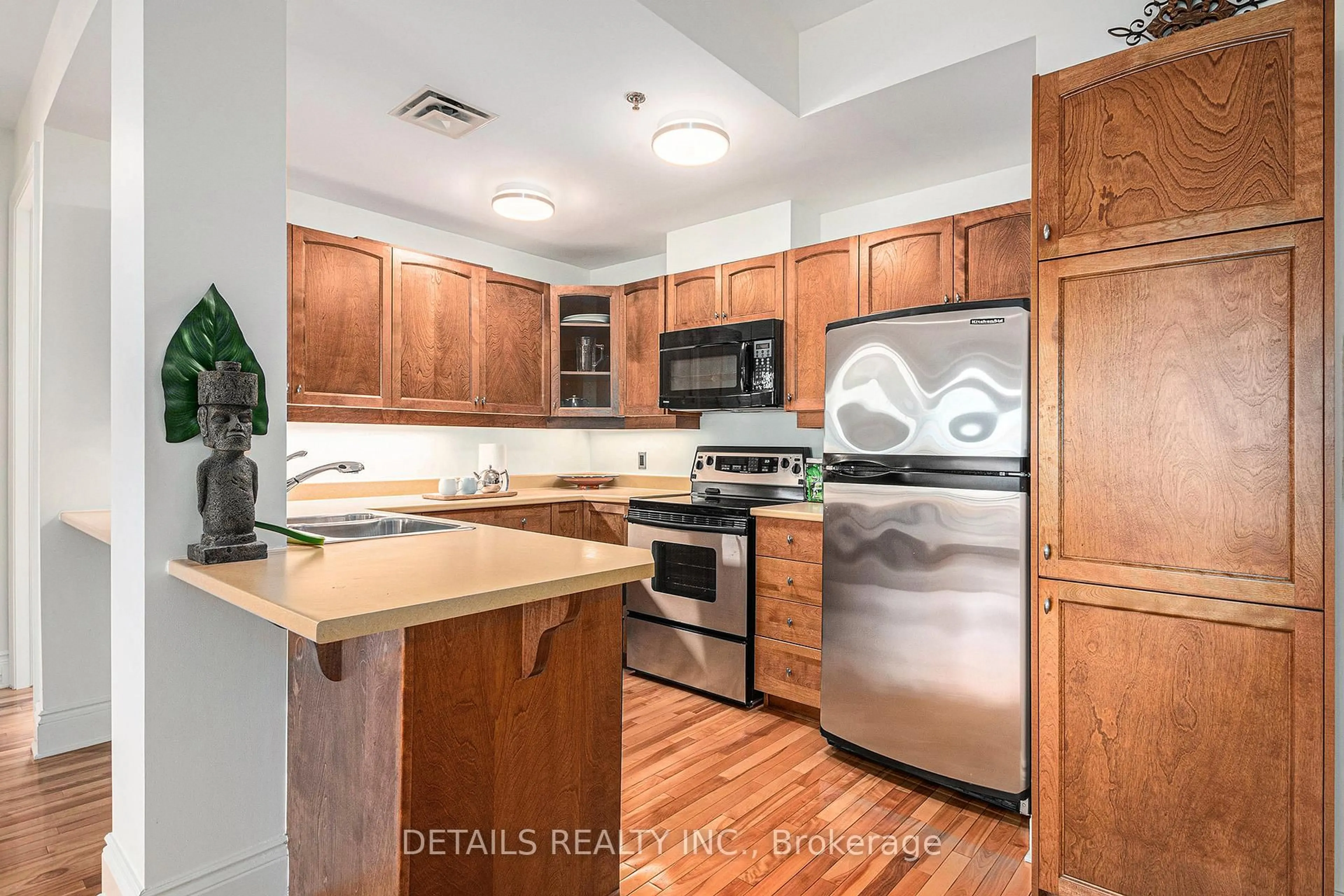 Standard kitchen, unknown for 400 Mcleod St #201, Ottawa Ontario K2P 1A6