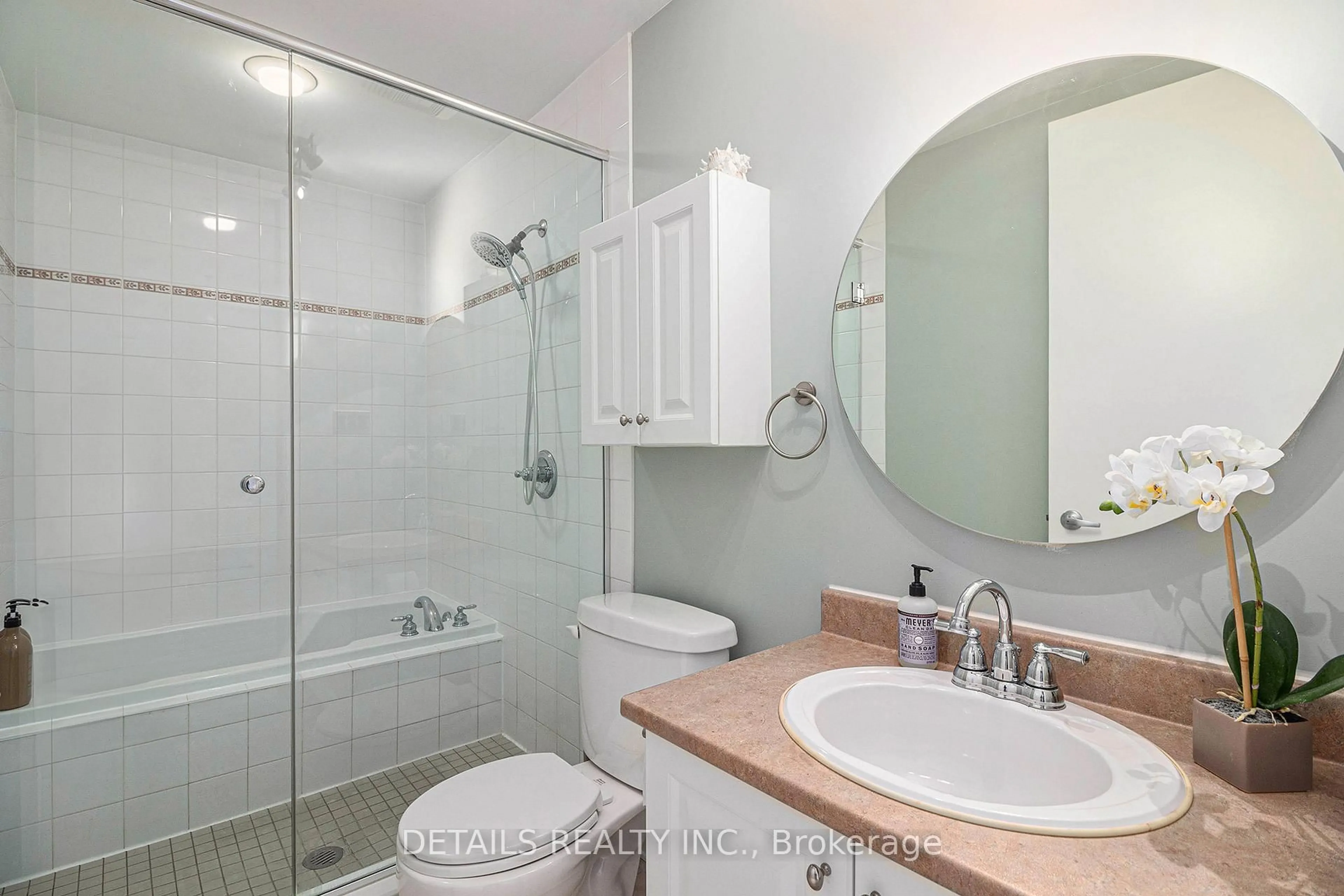Standard bathroom, ceramic/tile floor for 400 Mcleod St #201, Ottawa Ontario K2P 1A6