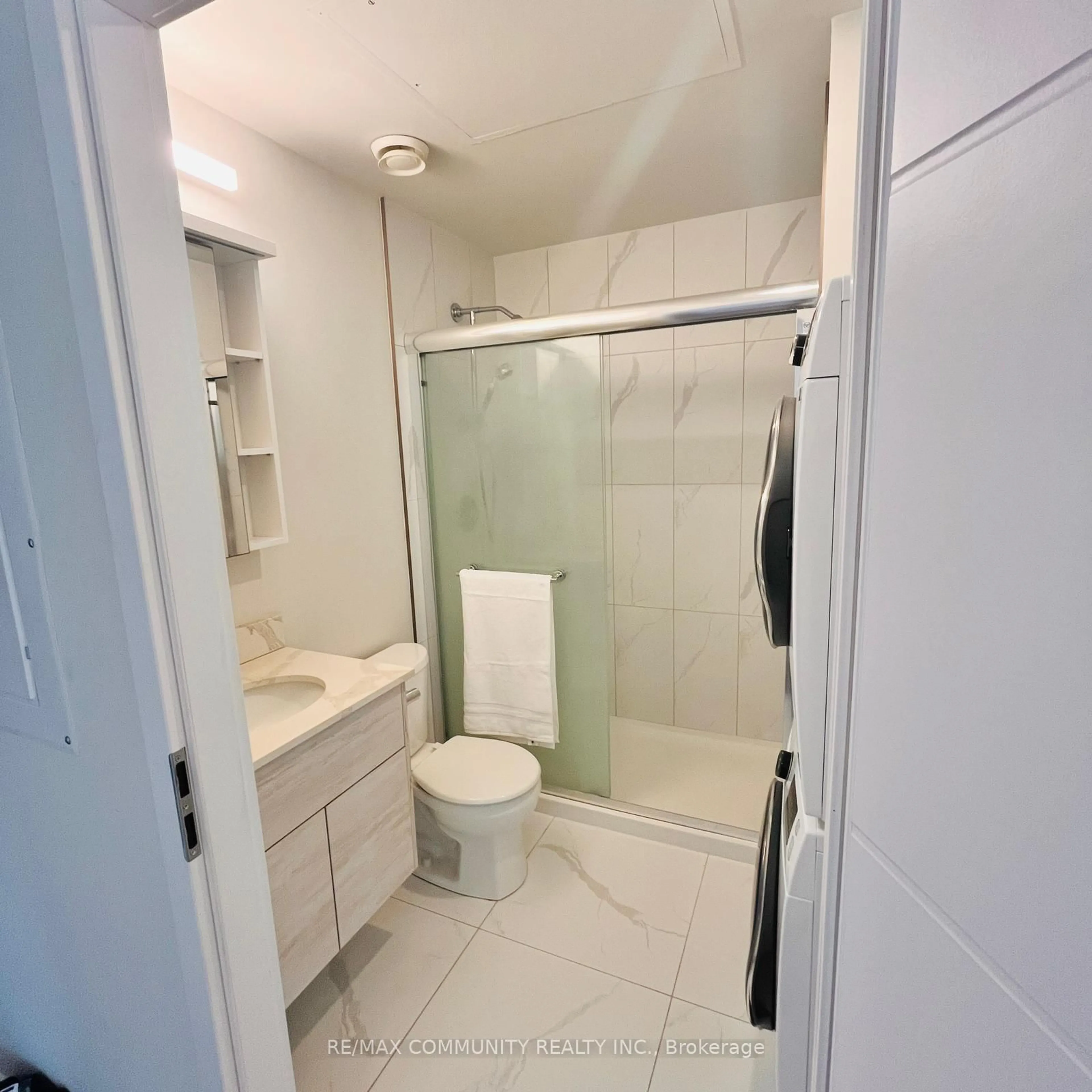 Standard bathroom, ceramic/tile floor for 60 Frederick St #2901, Kitchener Ontario N2H 0C7