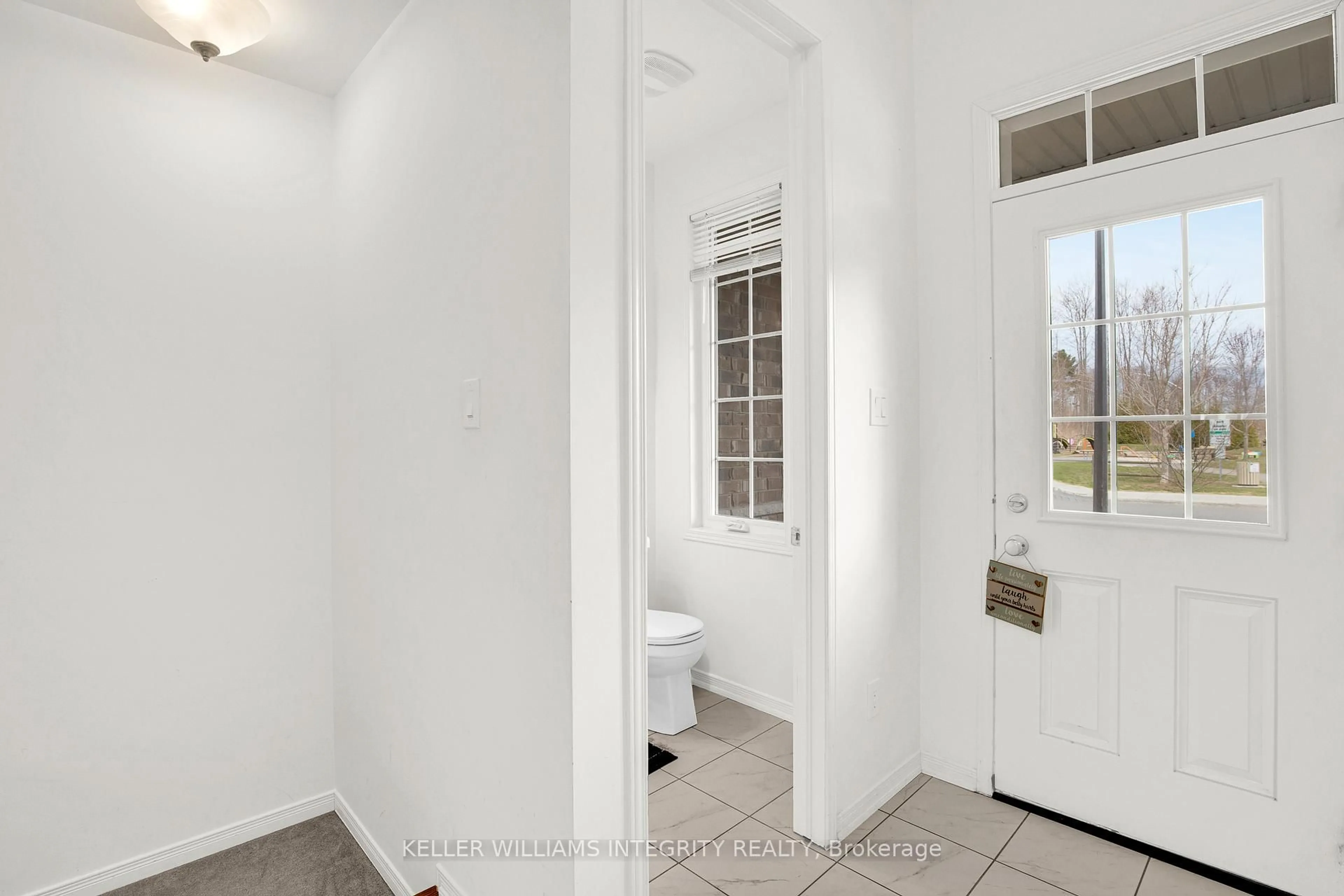 Indoor entryway for 509 Tulip Tree Way, Ottawa Ontario K1W 0L8