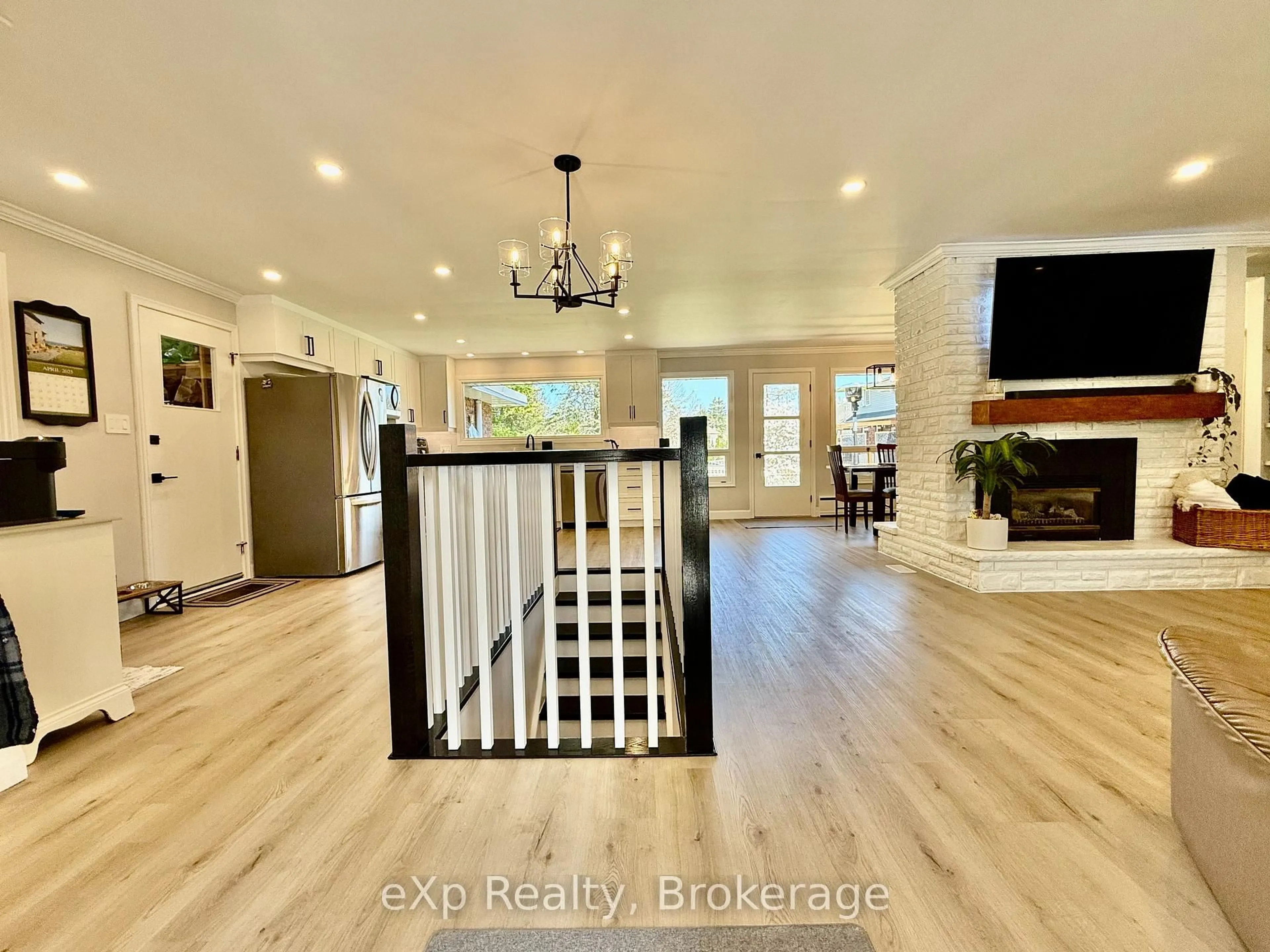 Indoor entryway for 410 Cayley St, Brockton Ontario N0G 2V0