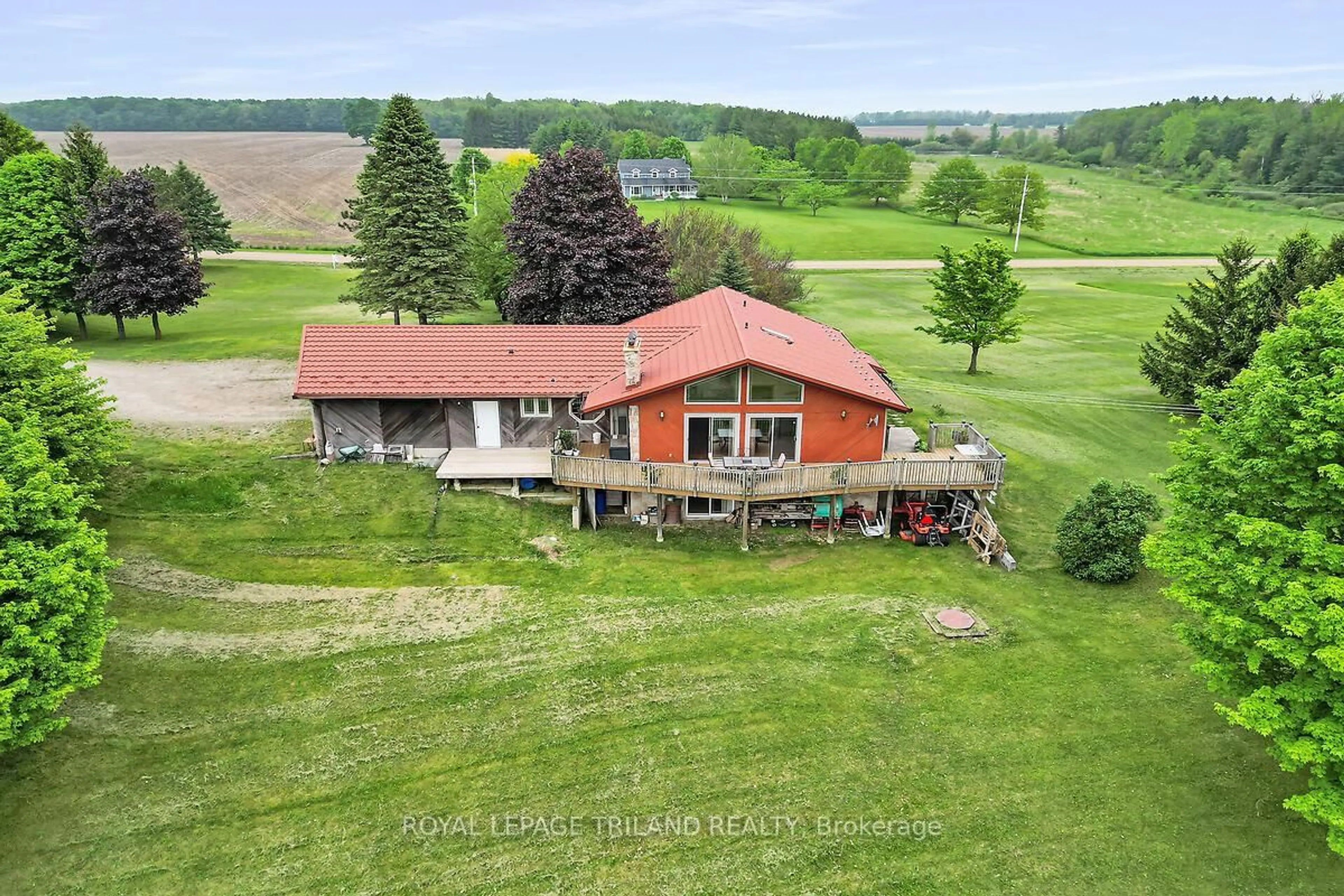 A pic from outside/outdoor area/front of a property/back of a property/a pic from drone, unknown for 9580 Sinclair Dr, Middlesex Centre Ontario N0M 2A0