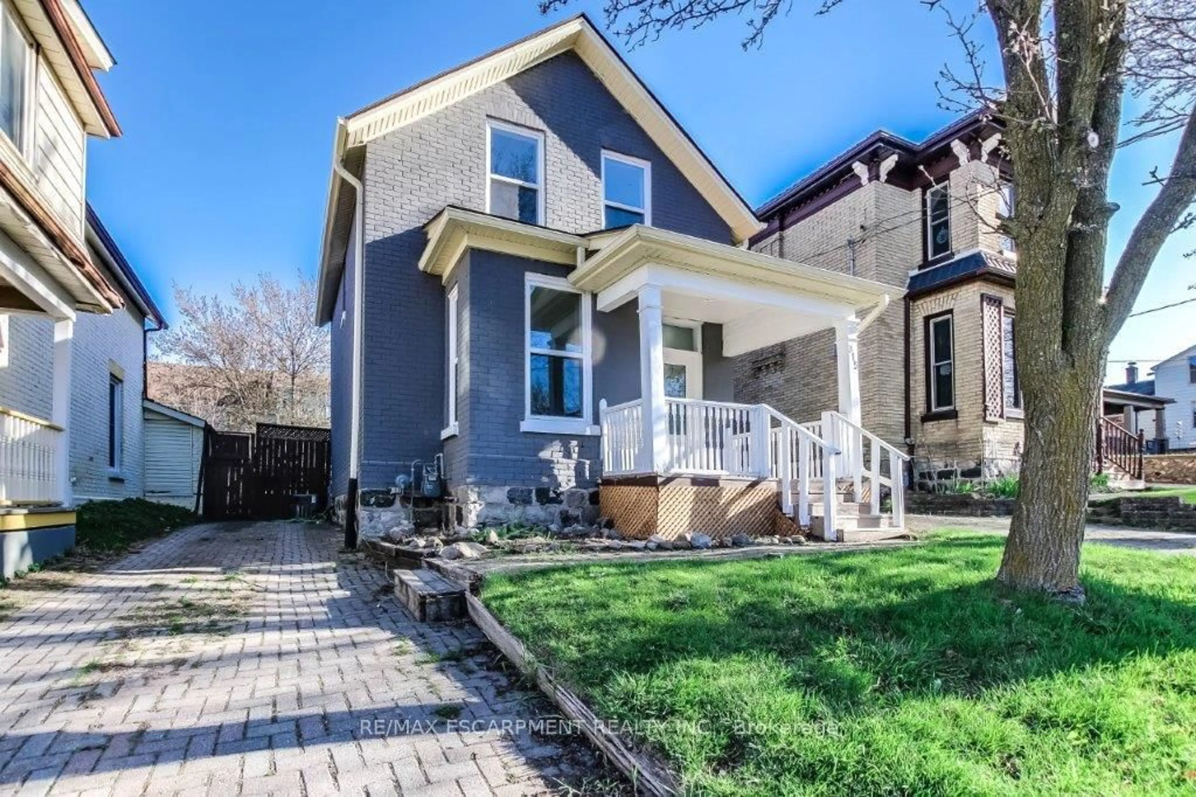 Home with brick exterior material, street for 315 SIMCOE St, Woodstock Ontario N4S 1J2