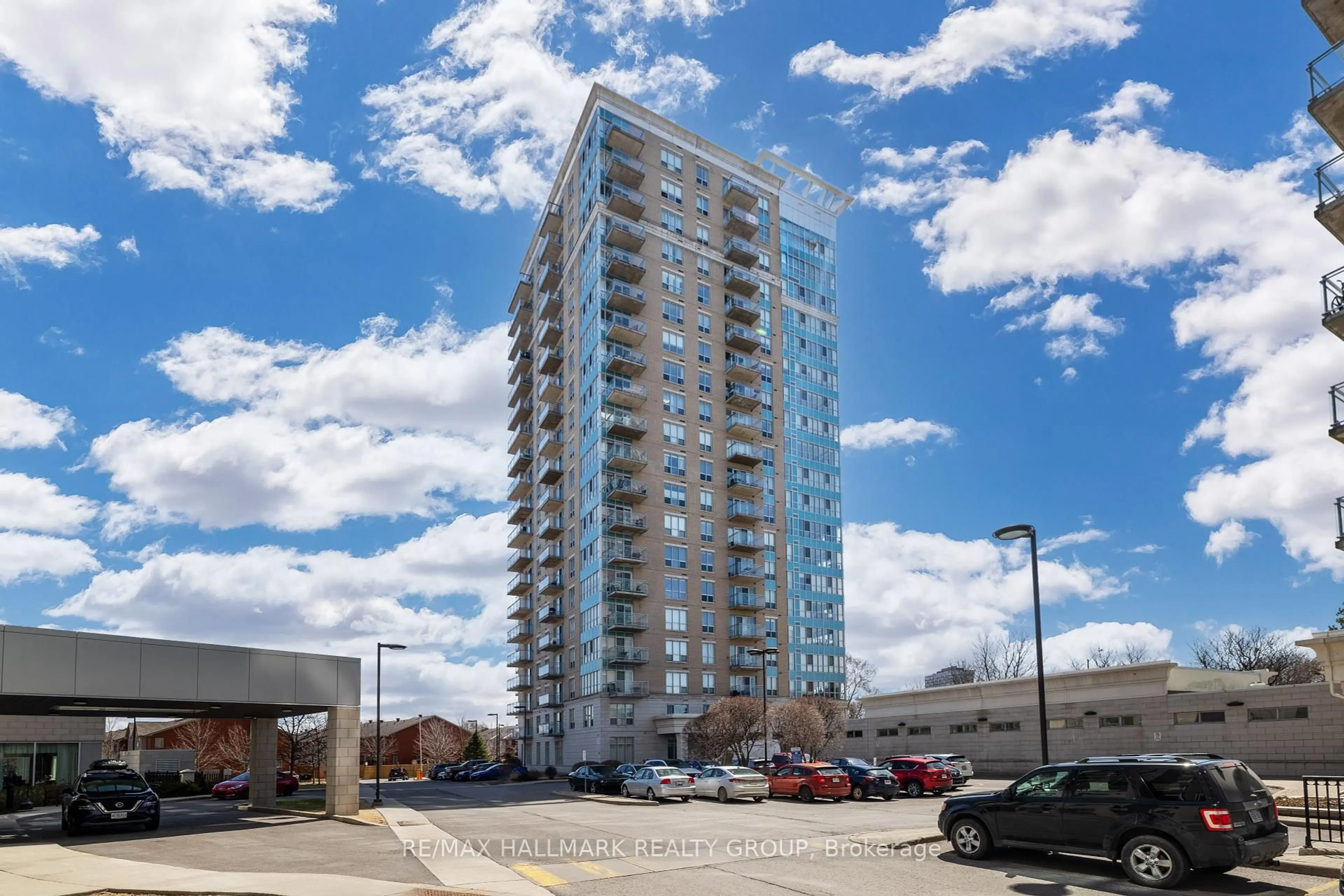 A pic from outside/outdoor area/front of a property/back of a property/a pic from drone, building for 90 Landry St #1304, Ottawa Ontario K1L 0A9