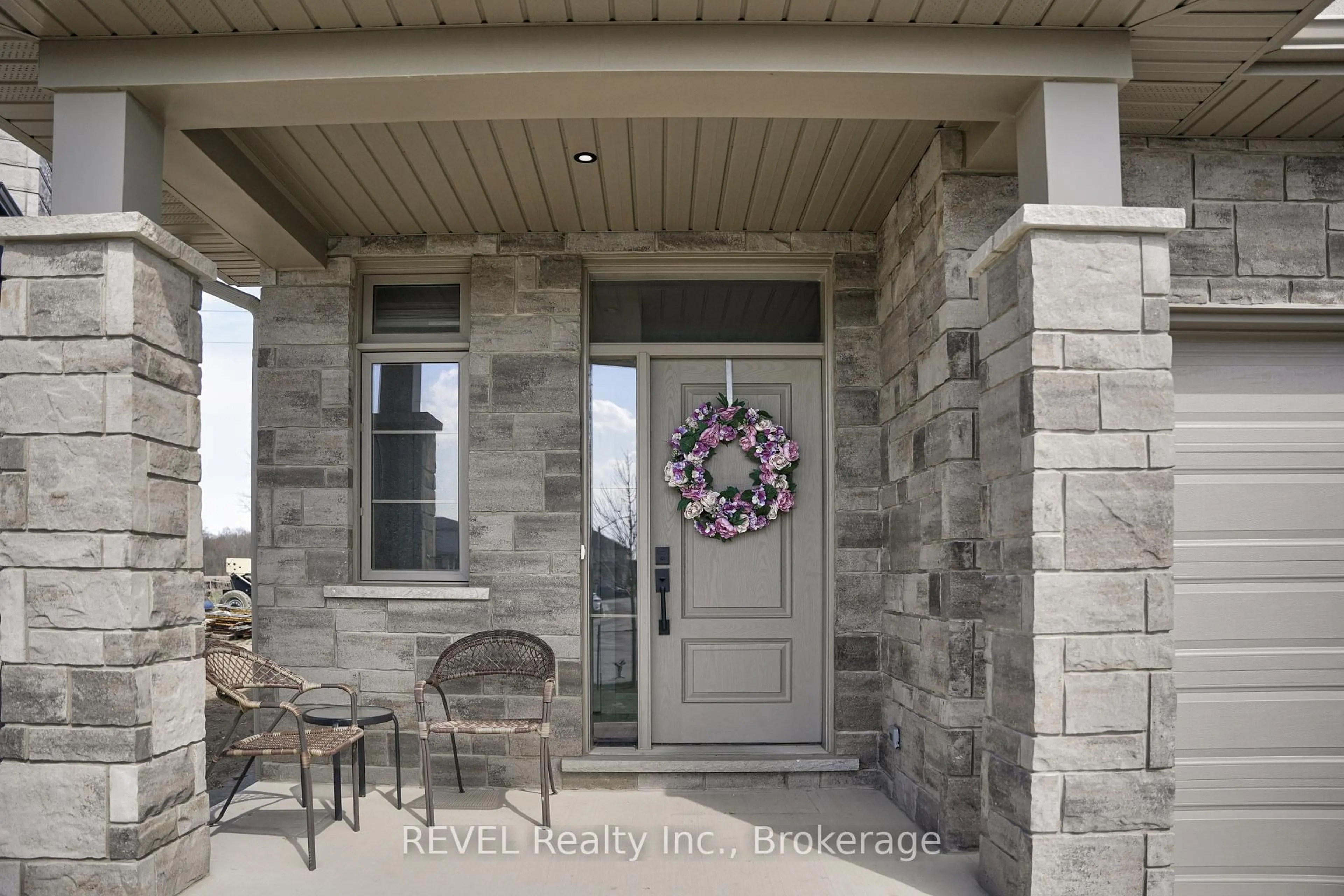 Indoor entryway for 29 Elvira Way, Thorold Ontario L2V 0M7