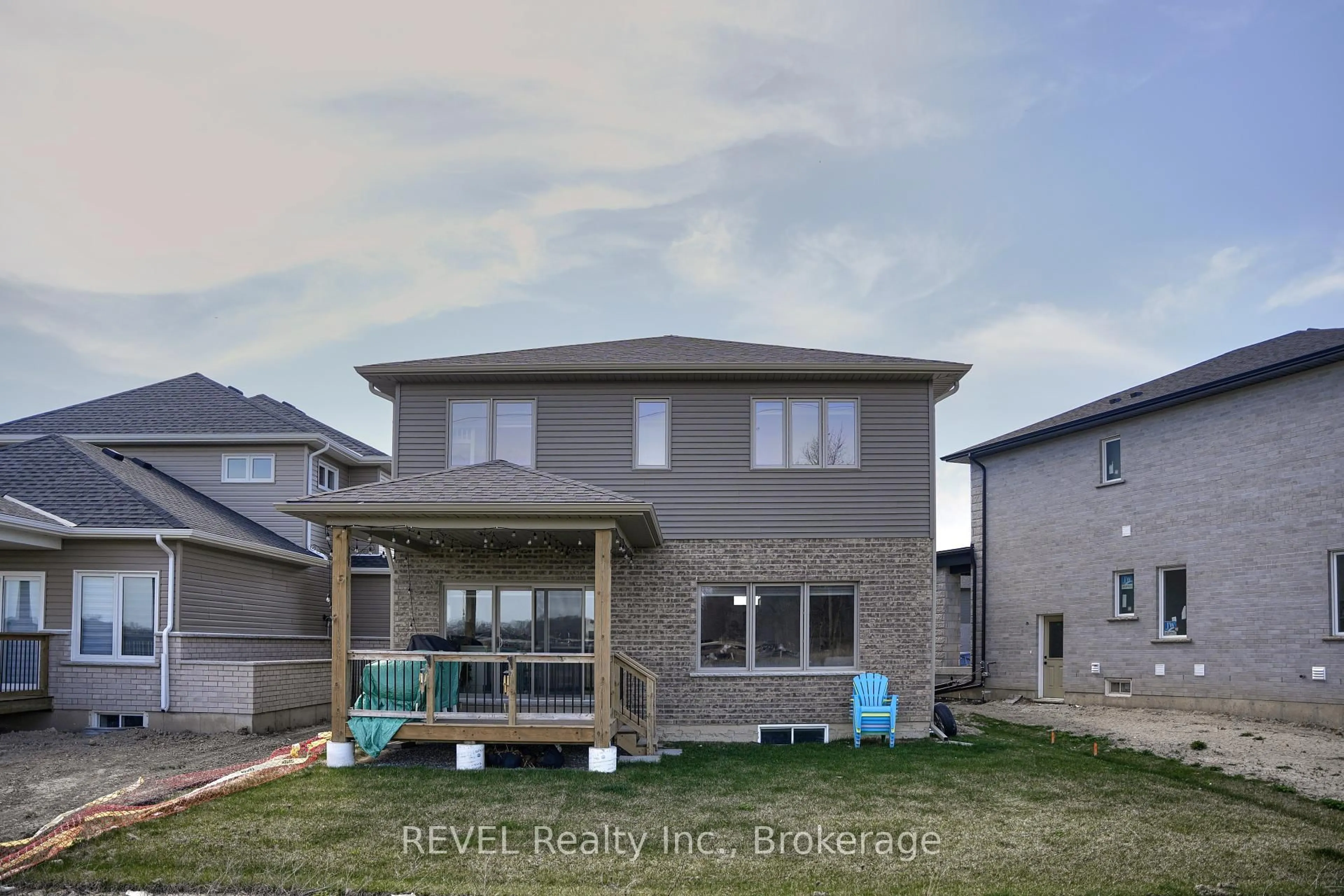 A pic from outside/outdoor area/front of a property/back of a property/a pic from drone, unknown for 29 Elvira Way, Thorold Ontario L2V 0M7