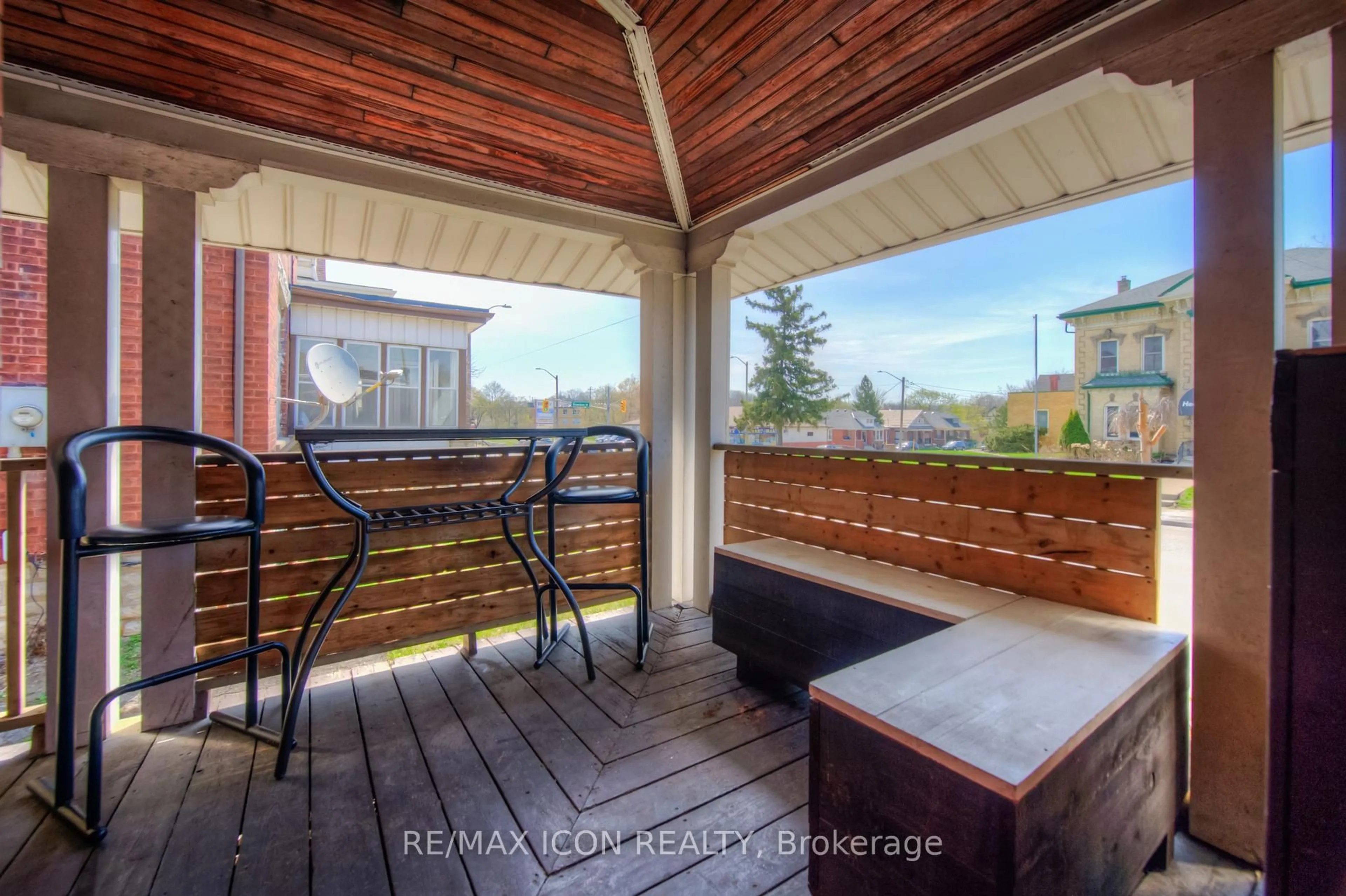 Patio, water/lake/river/ocean view for 524 Colborne St, Brantford Ontario N3S 3P2