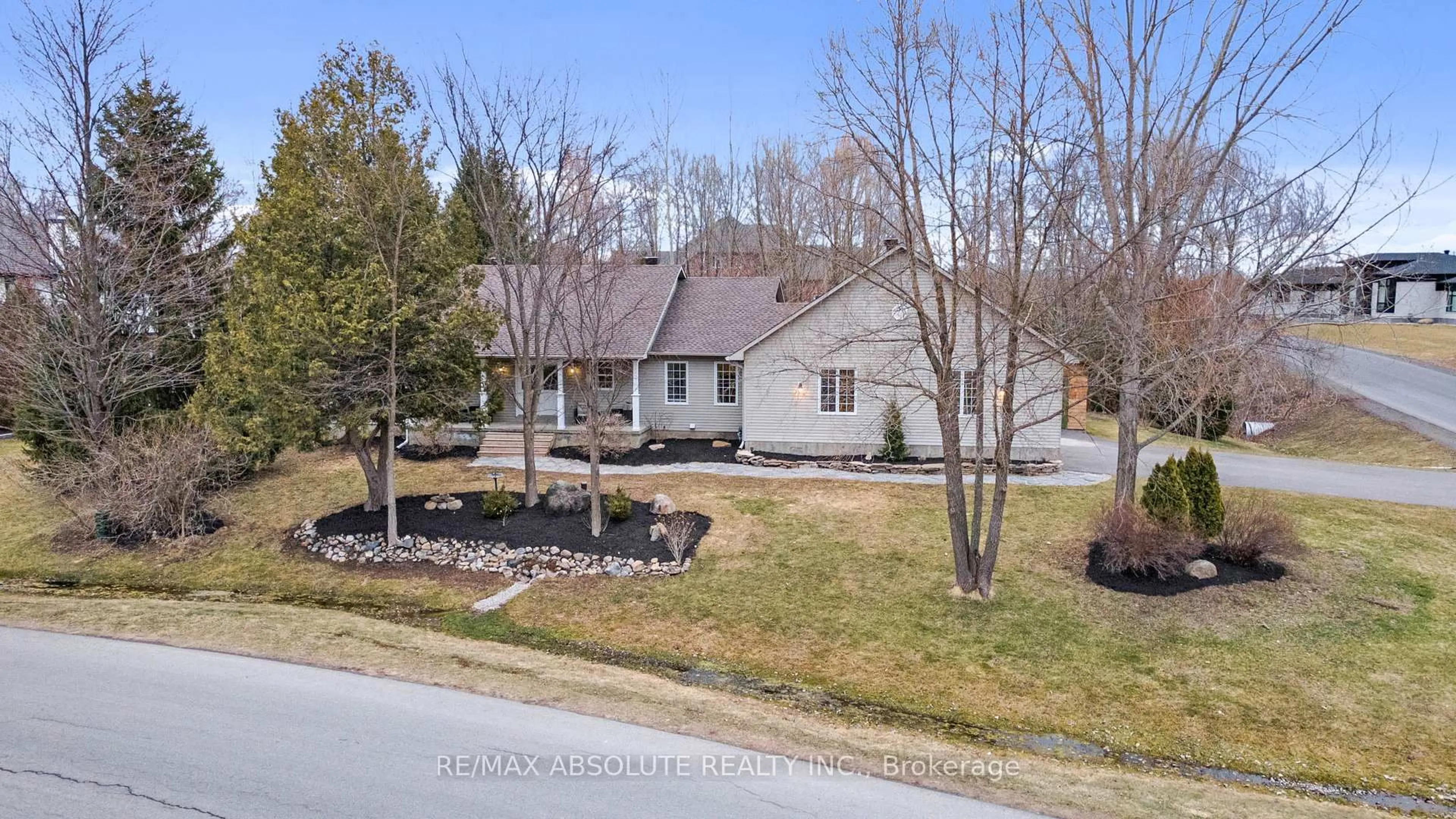 A pic from outside/outdoor area/front of a property/back of a property/a pic from drone, street for 1601 Shauna Cres, Ottawa Ontario K4P 1M8