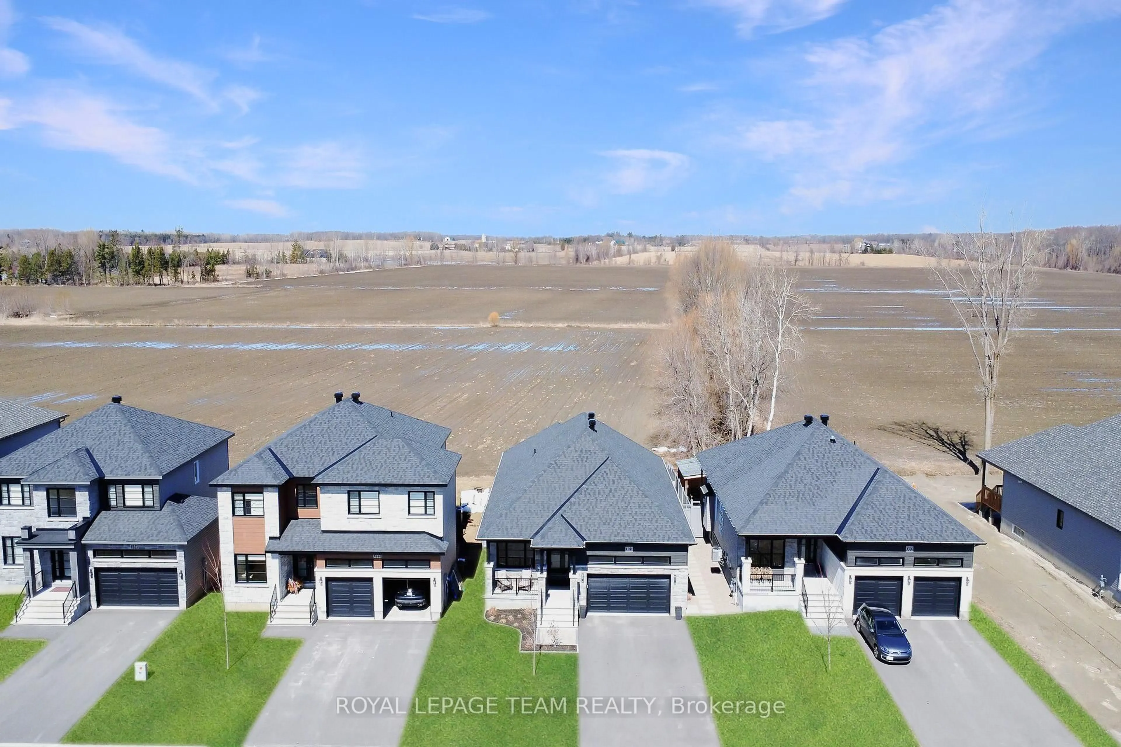 A pic from outside/outdoor area/front of a property/back of a property/a pic from drone, water/lake/river/ocean view for 389 Moonlight Dr, Russell Ontario K4R 0L2