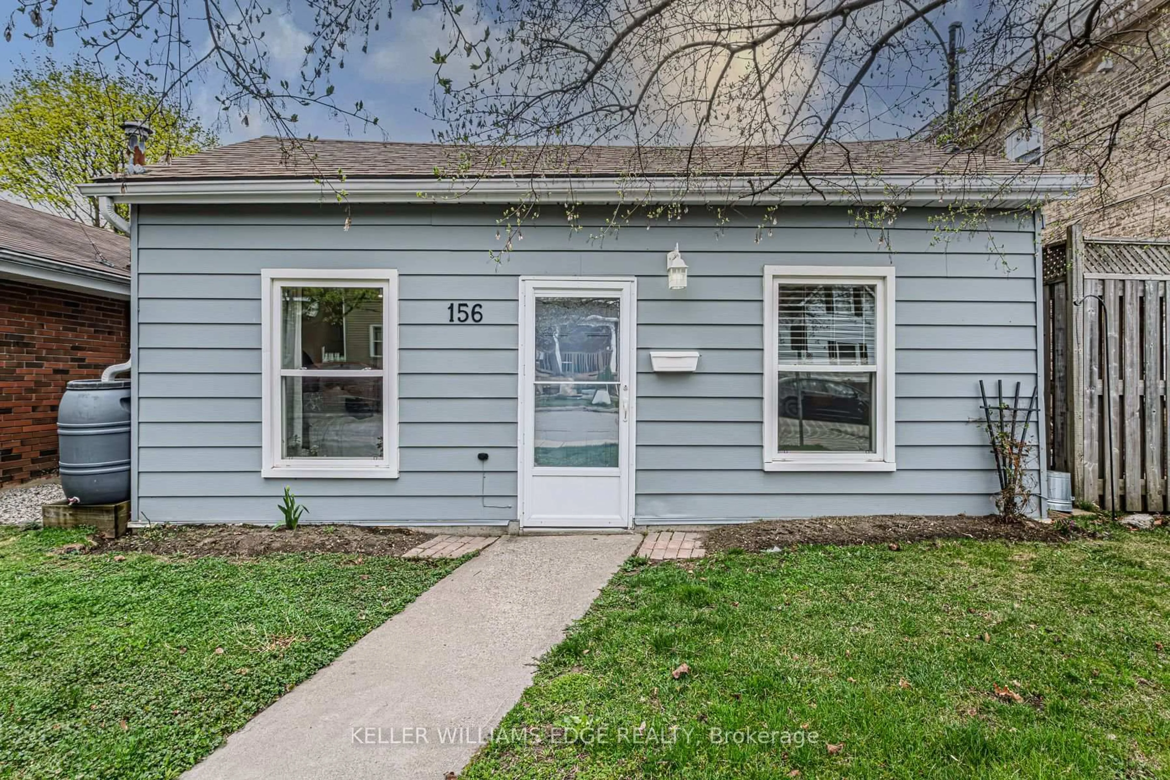 Home with vinyl exterior material, street for 156 Brock St, Brantford Ontario N3S 5W1