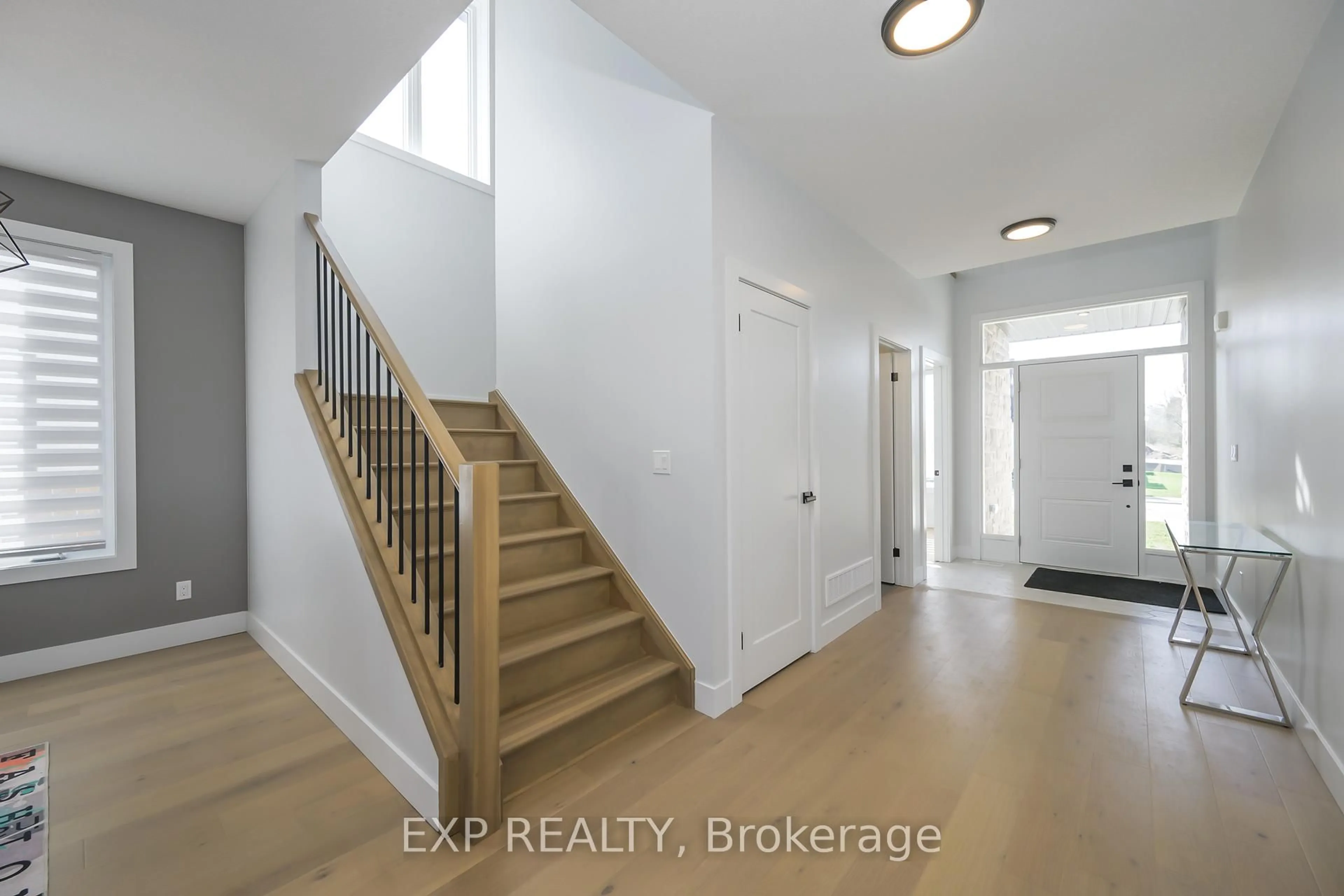 Indoor entryway for 280 NANCY St, Dutton/Dunwich Ontario N0L 1J0