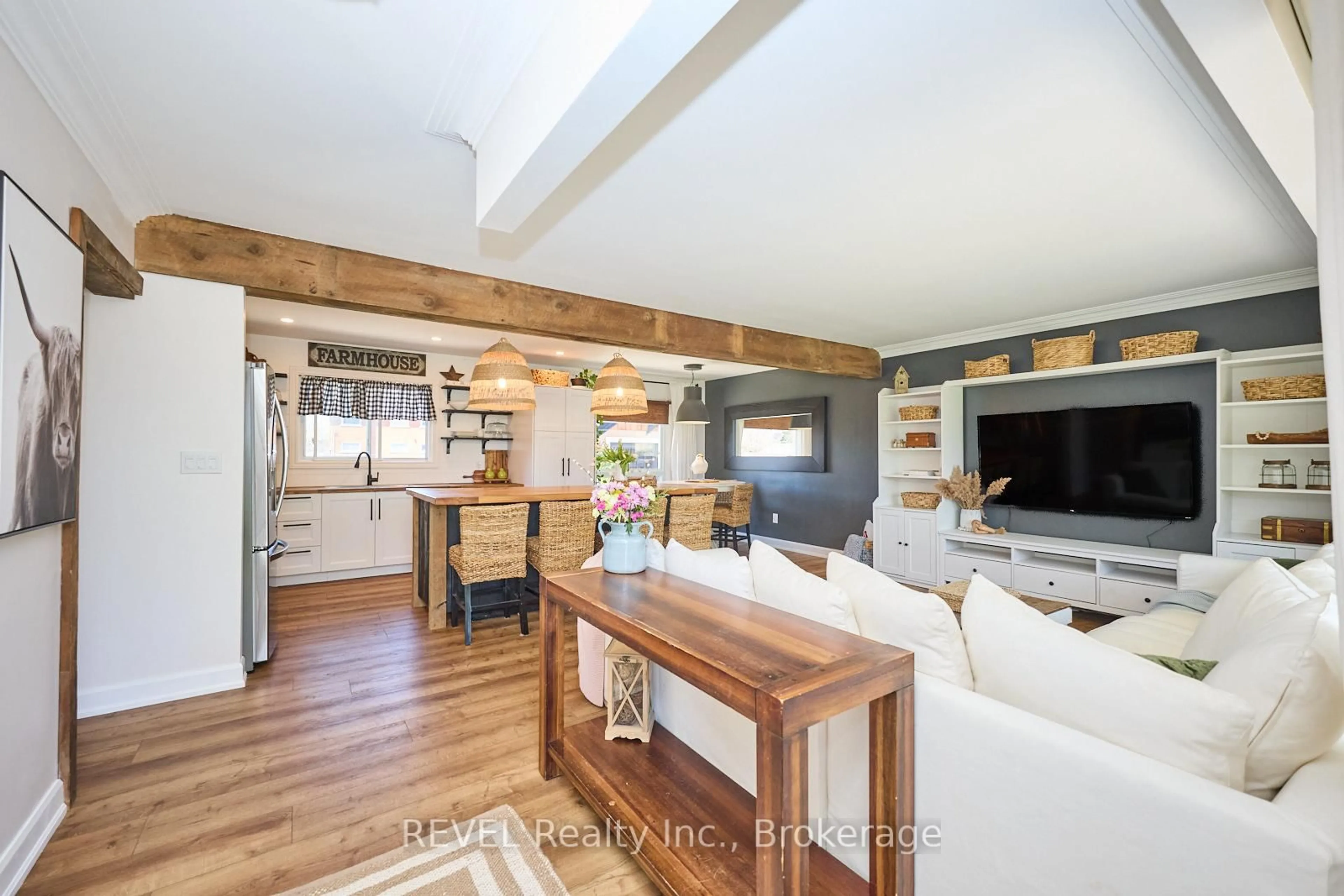 Open concept kitchen, wood/laminate floor for 14 Wakil Dr, St. Catharines Ontario L2T 3H8