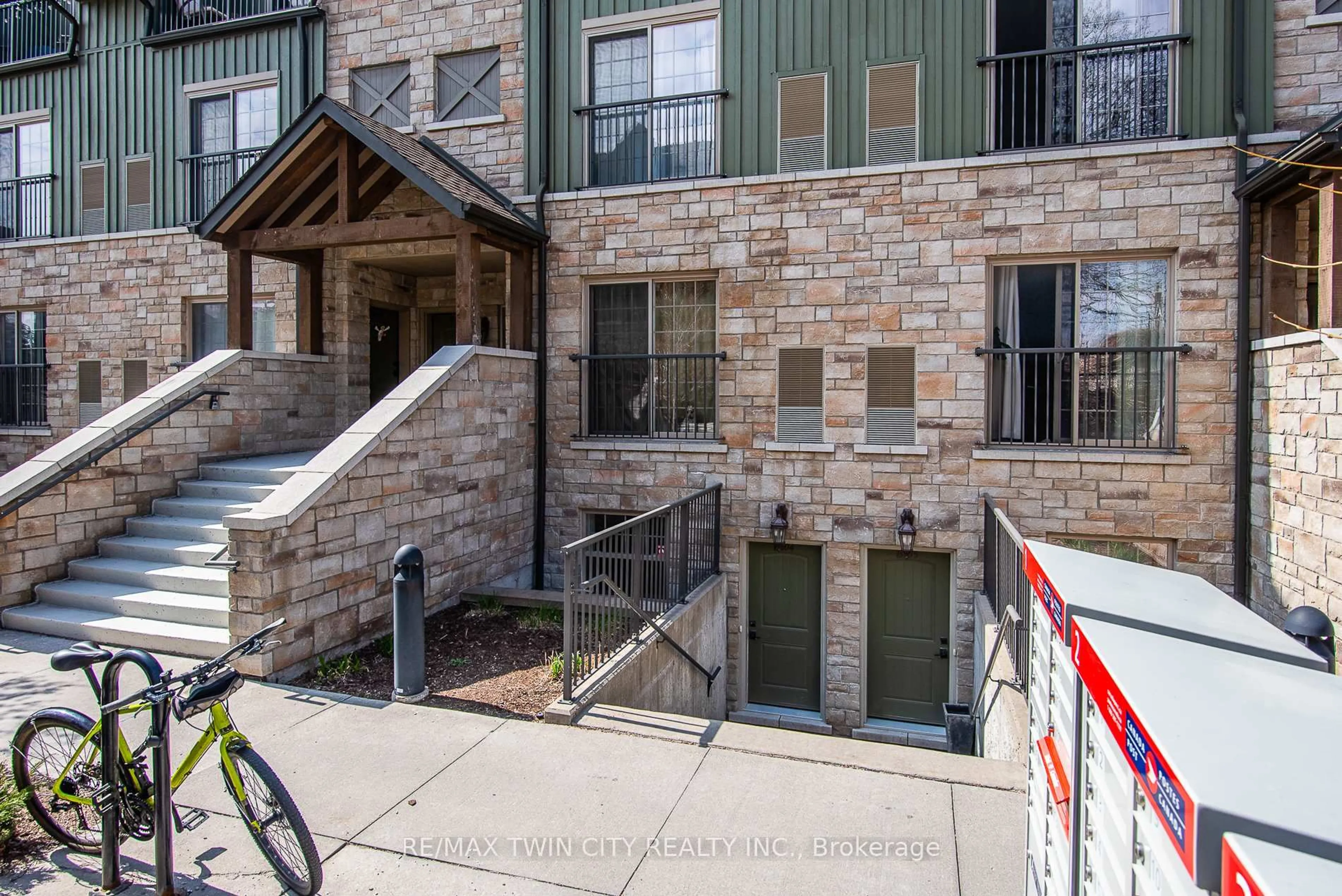 Unknown for 112 Union St ##B104, Waterloo Ontario N2J 1C5