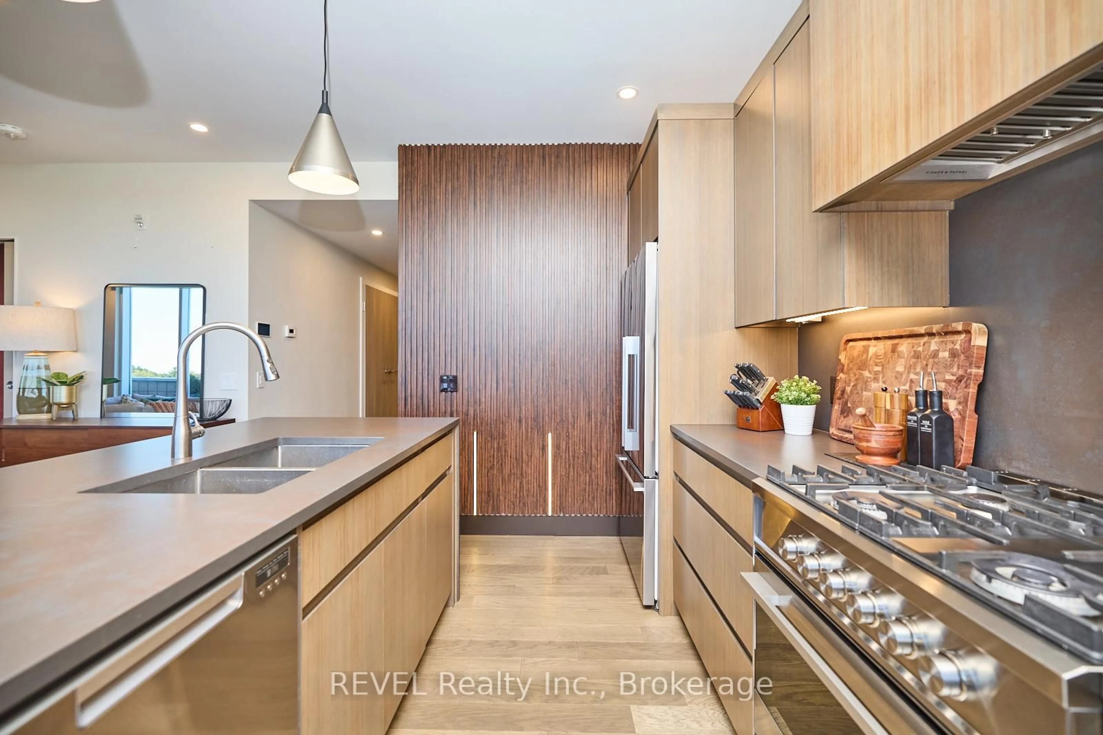 Contemporary kitchen, unknown for 57 Lakeport Rd #604, St. Catharines Ontario L2N 4P6