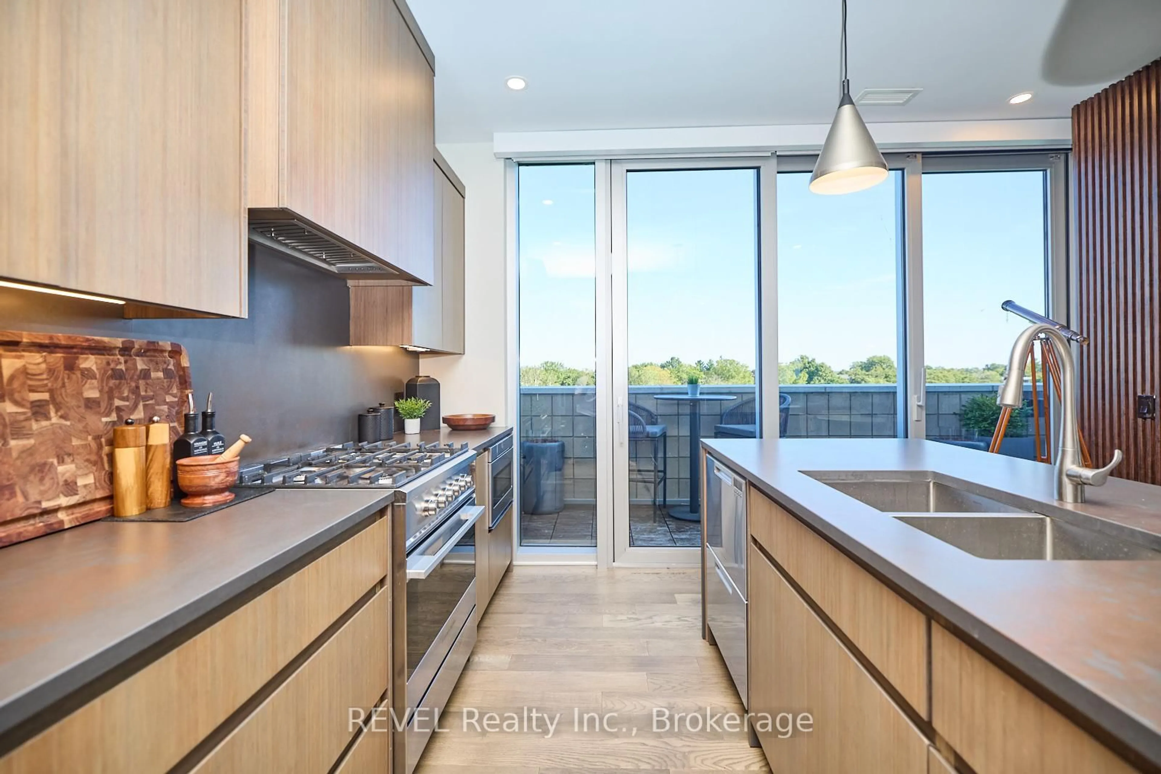 Contemporary kitchen, unknown for 57 Lakeport Rd #604, St. Catharines Ontario L2N 4P6