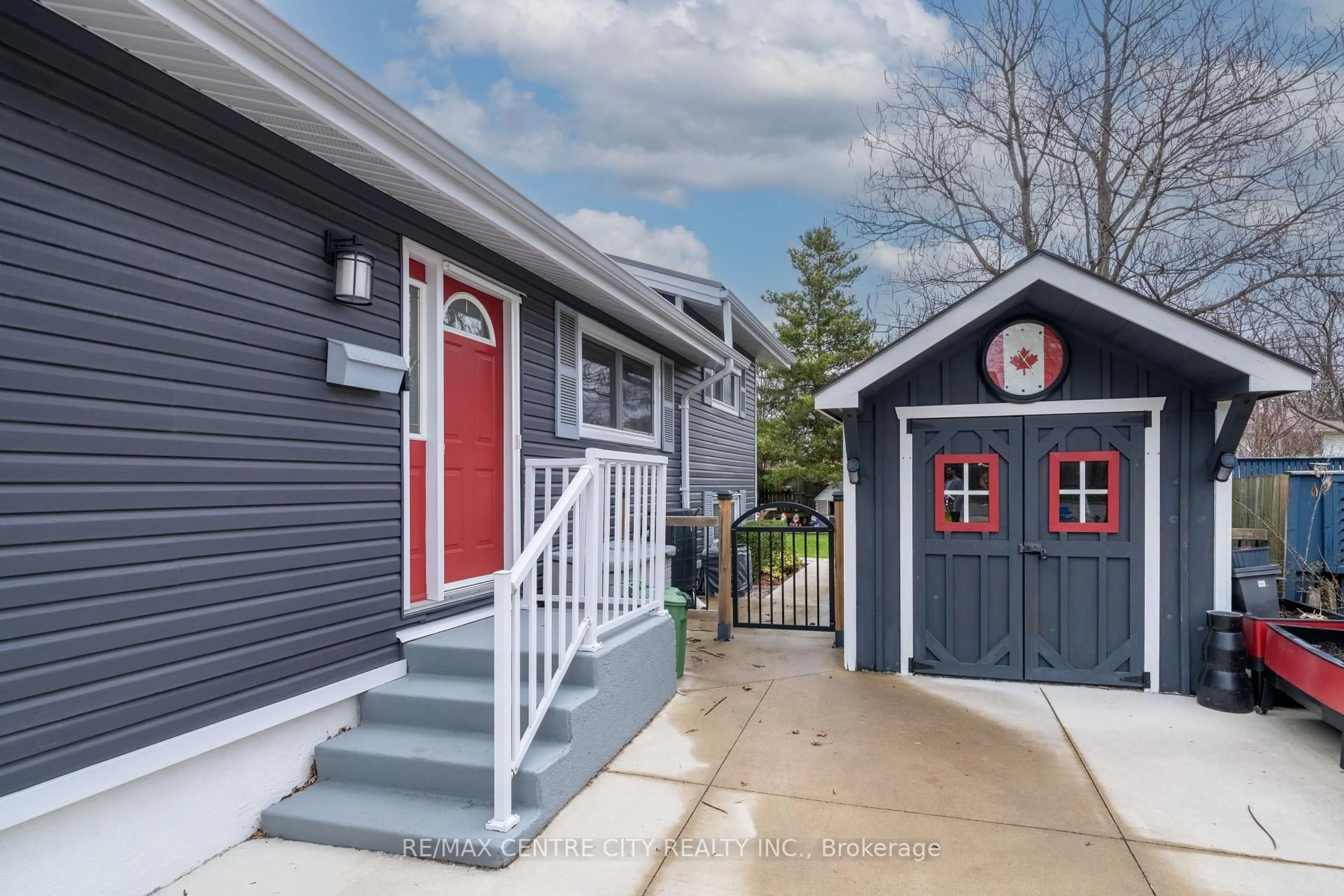 Home with vinyl exterior material, street for 91 Metcalfe Cres, London South Ontario N6E 1H8