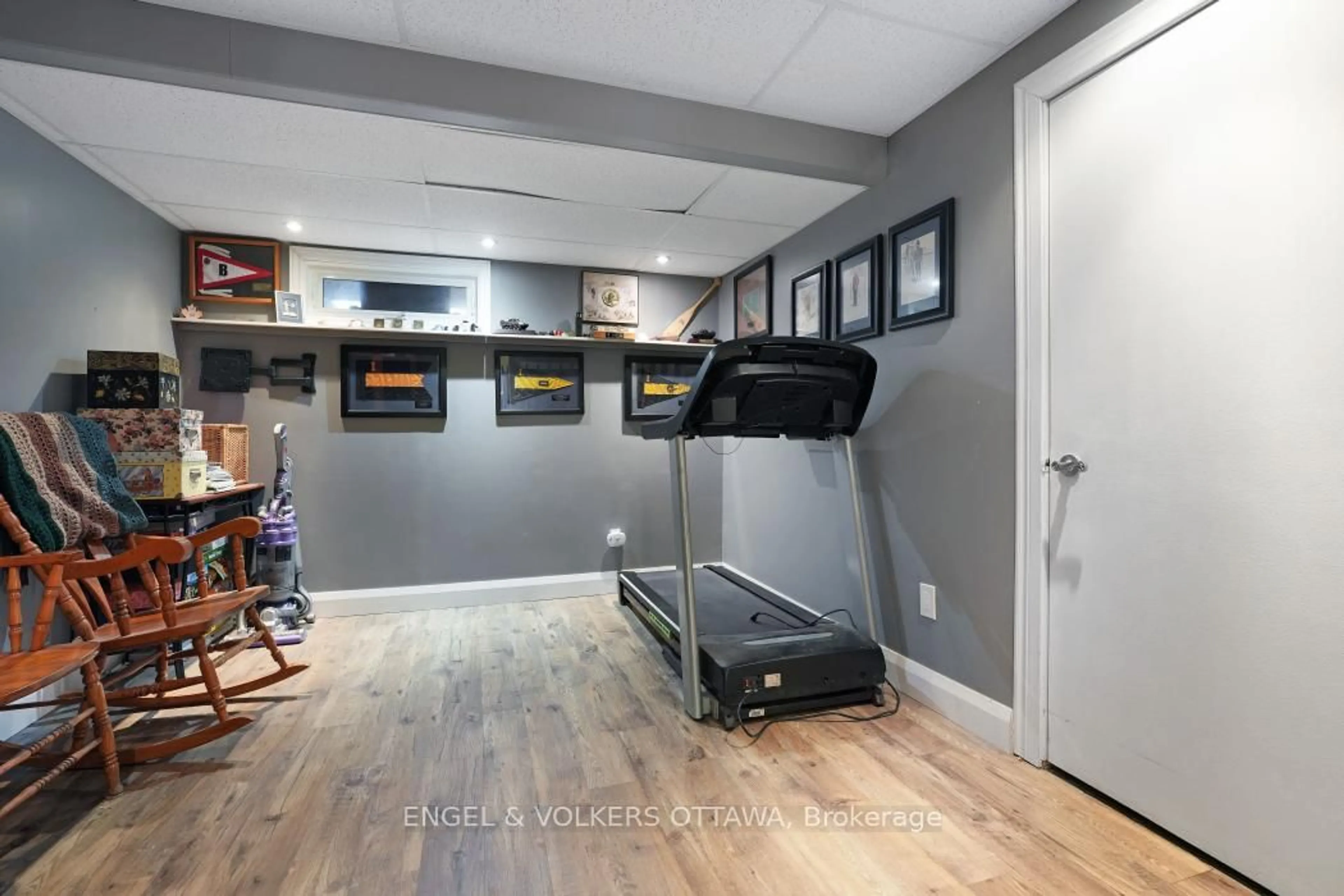 Unknown for 403 Pickford Dr, Kanata Ontario K2L 3P7