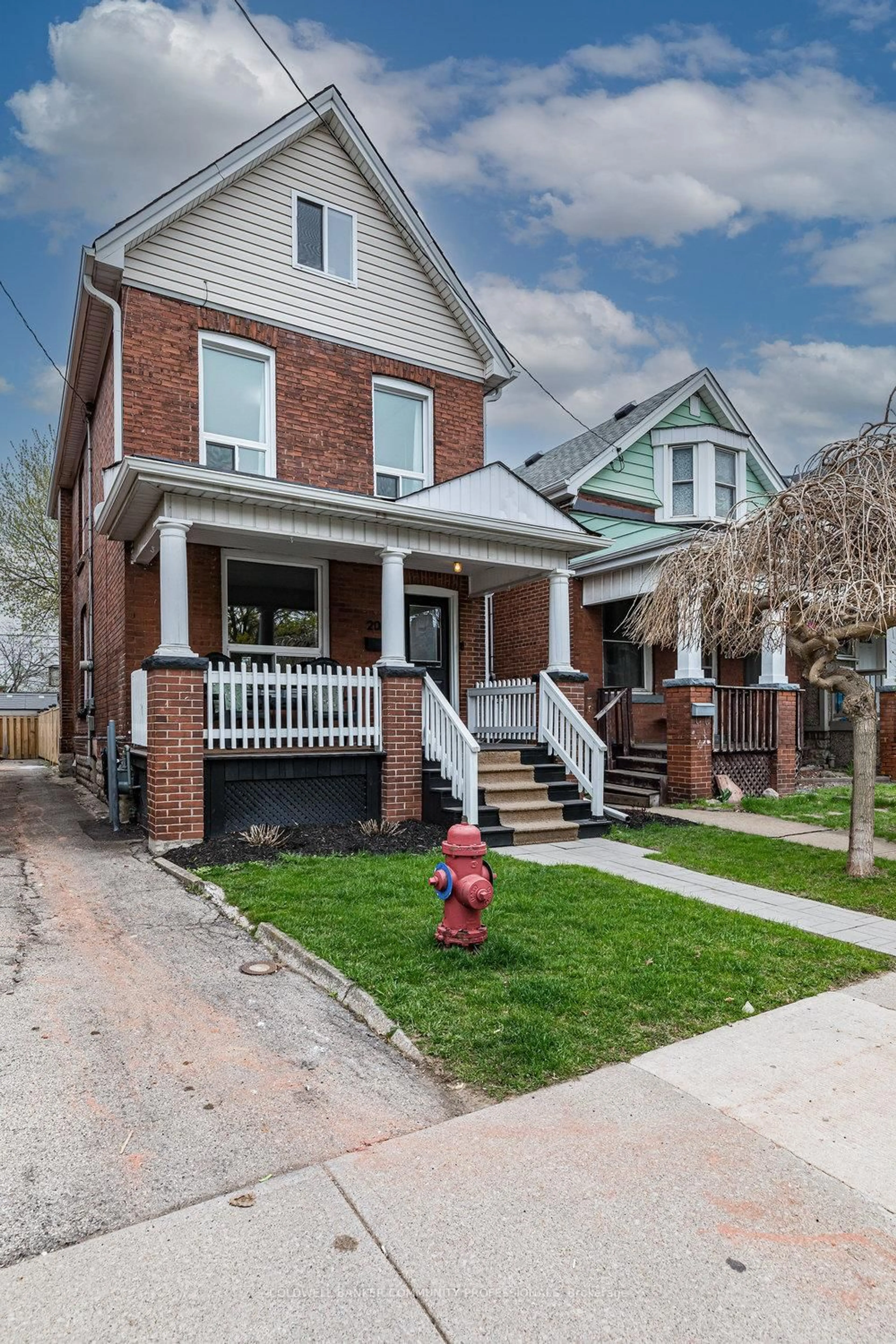 Home with brick exterior material, street for 208 Balmoral Ave, Hamilton Ontario L8L 7S2
