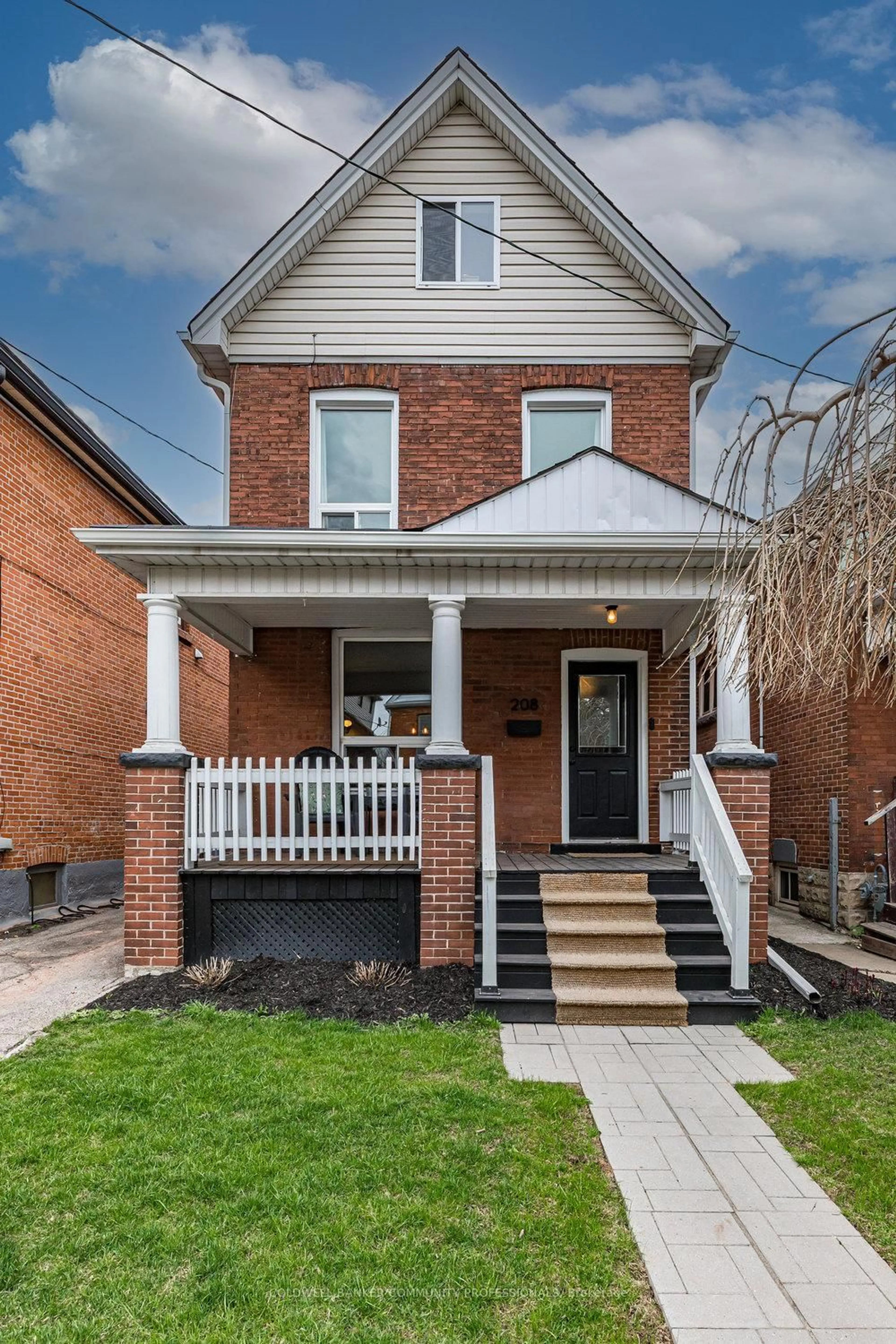 Home with brick exterior material, street for 208 Balmoral Ave, Hamilton Ontario L8L 7S2