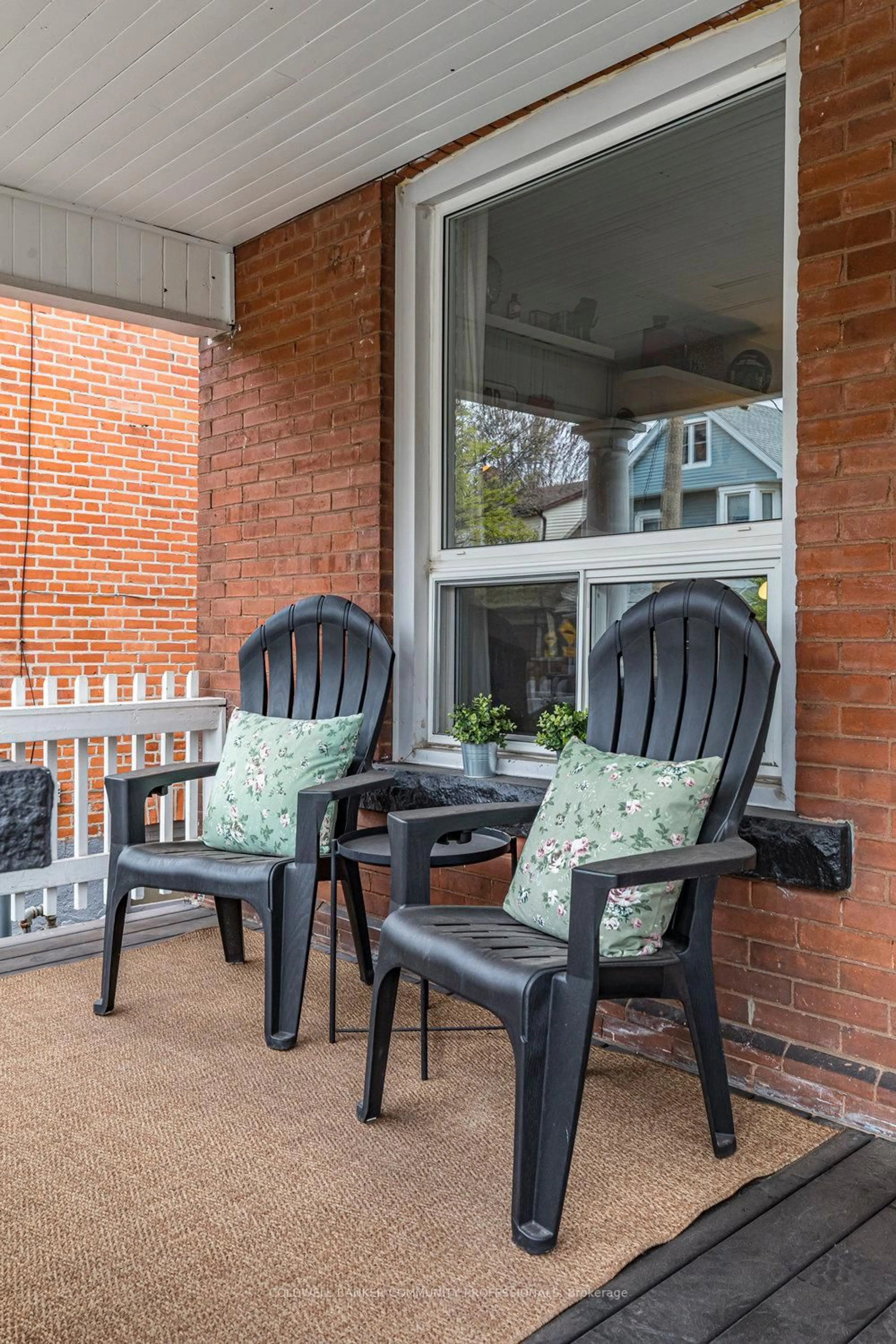 Patio, street for 208 Balmoral Ave, Hamilton Ontario L8L 7S2