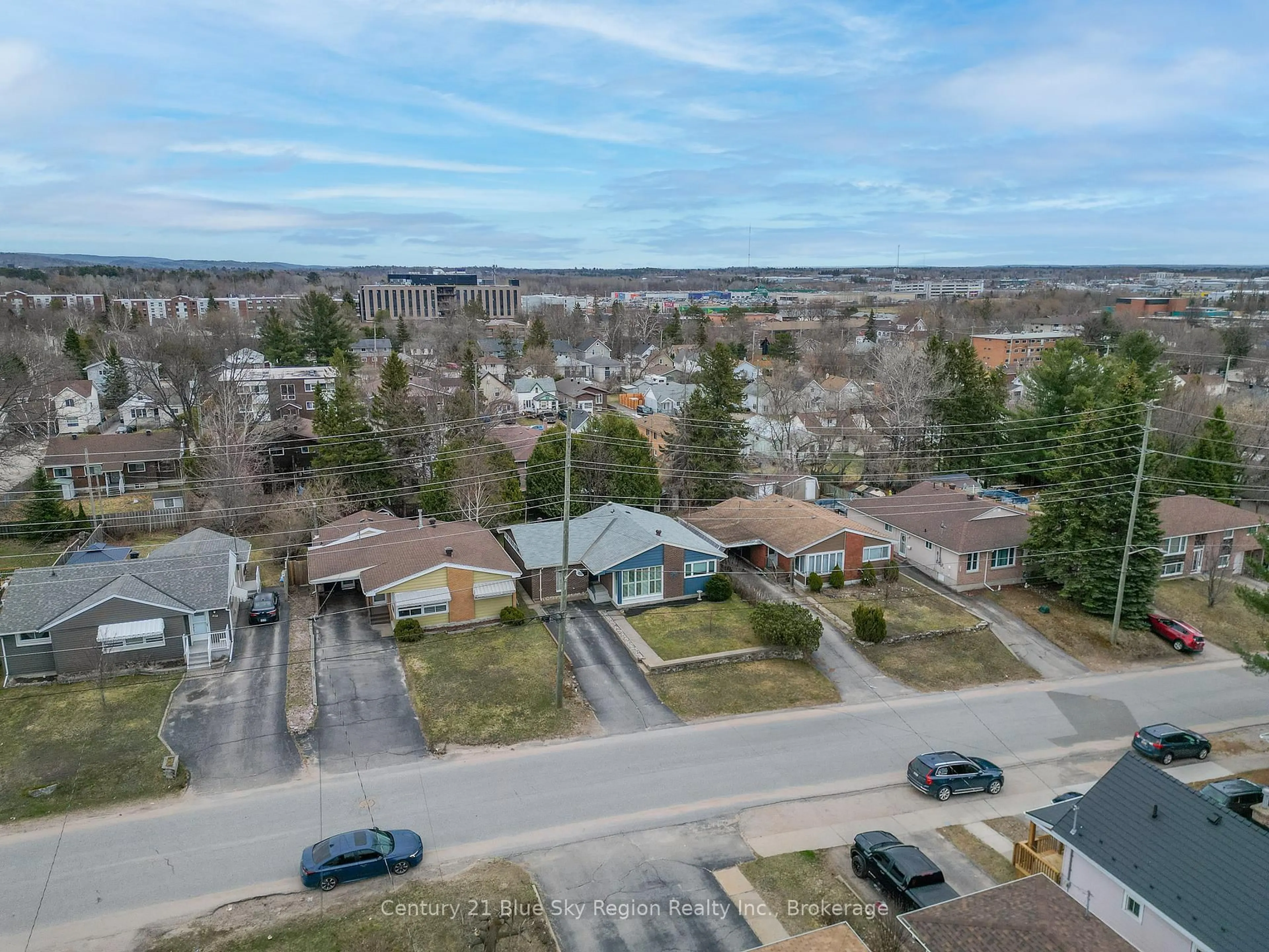 A pic from outside/outdoor area/front of a property/back of a property/a pic from drone, street for 396 Princess St, North Bay Ontario P1B 6C6