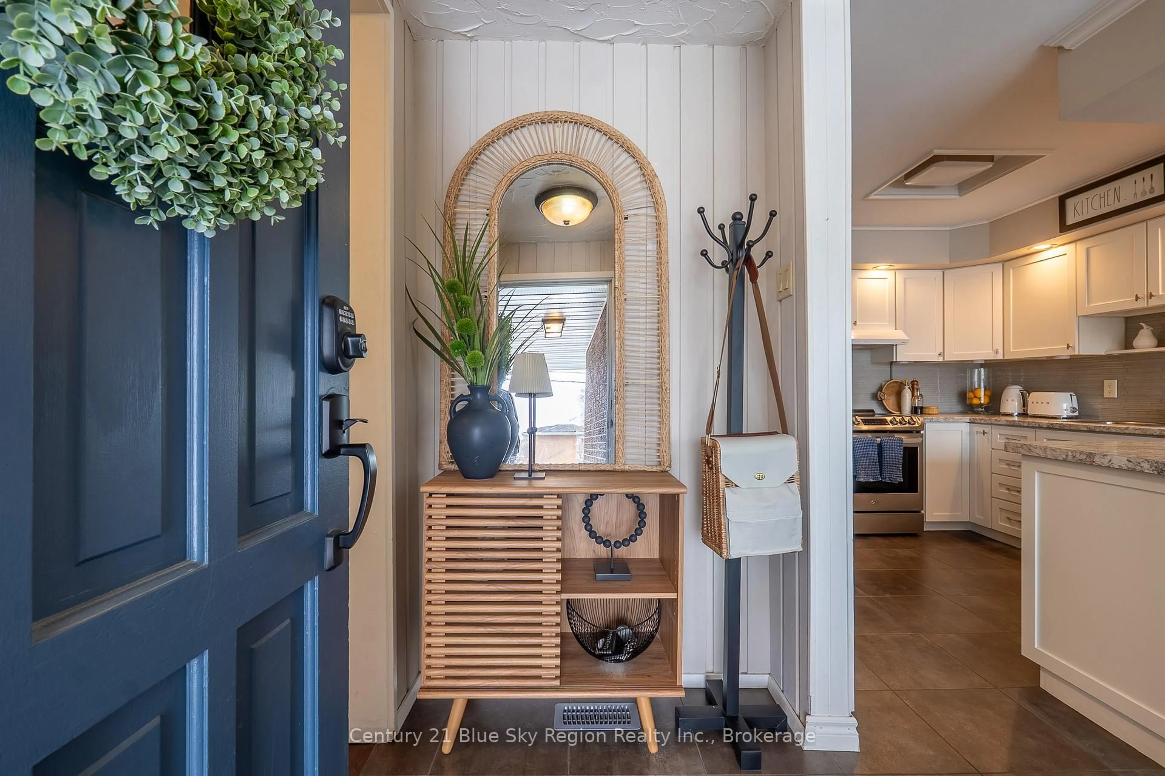 Indoor entryway for 396 Princess St, North Bay Ontario P1B 6C6