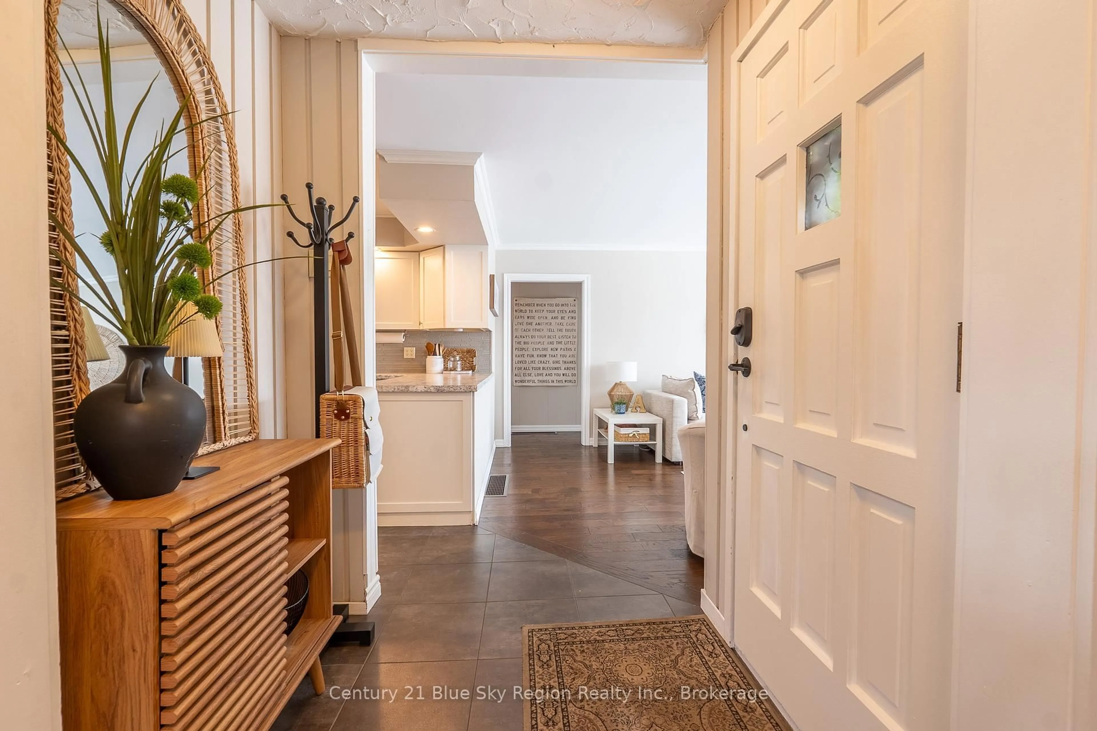 Indoor entryway for 396 Princess St, North Bay Ontario P1B 6C6