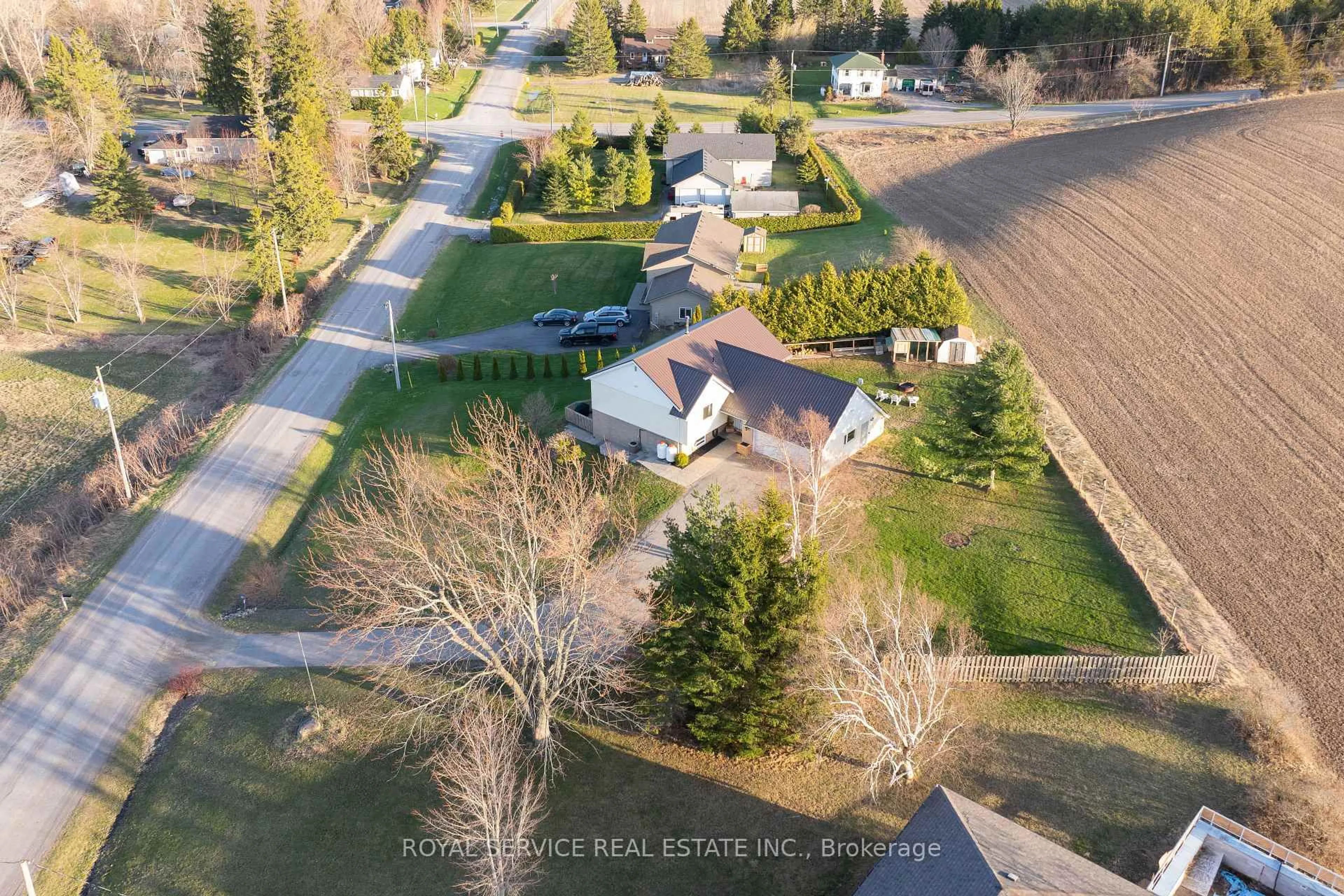 A pic from outside/outdoor area/front of a property/back of a property/a pic from drone, unknown for 344 Richmond St, Brighton Ontario K0K 1H0