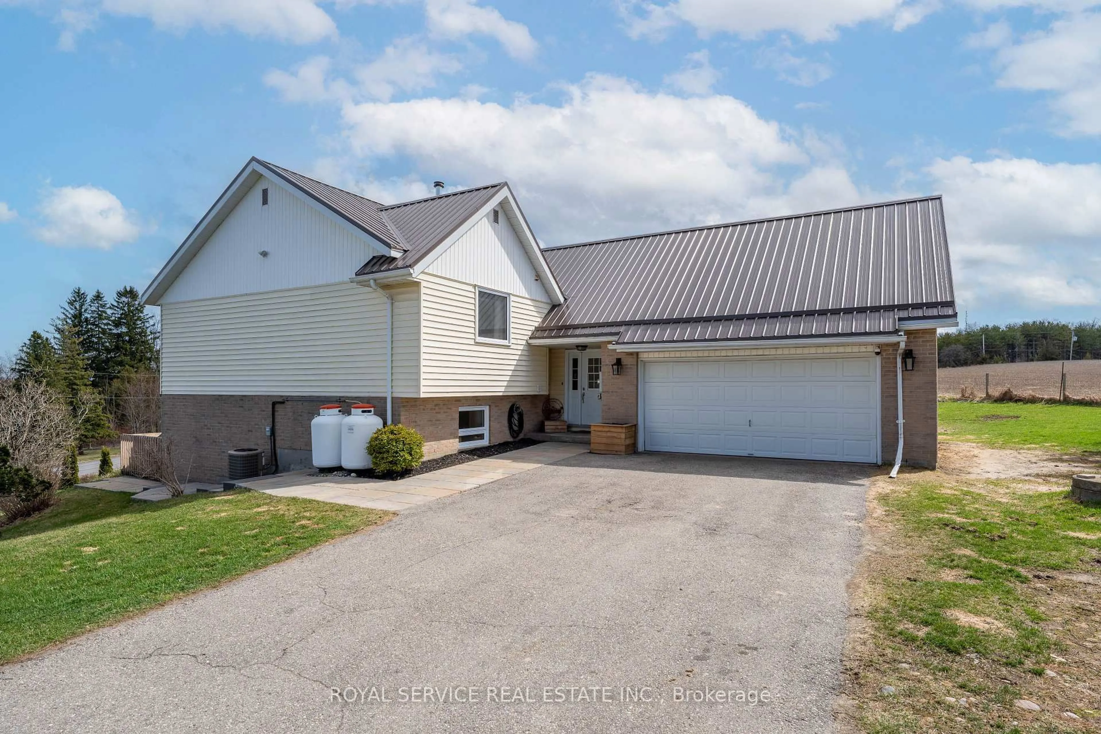A pic from outside/outdoor area/front of a property/back of a property/a pic from drone, street for 344 Richmond St, Brighton Ontario K0K 1H0