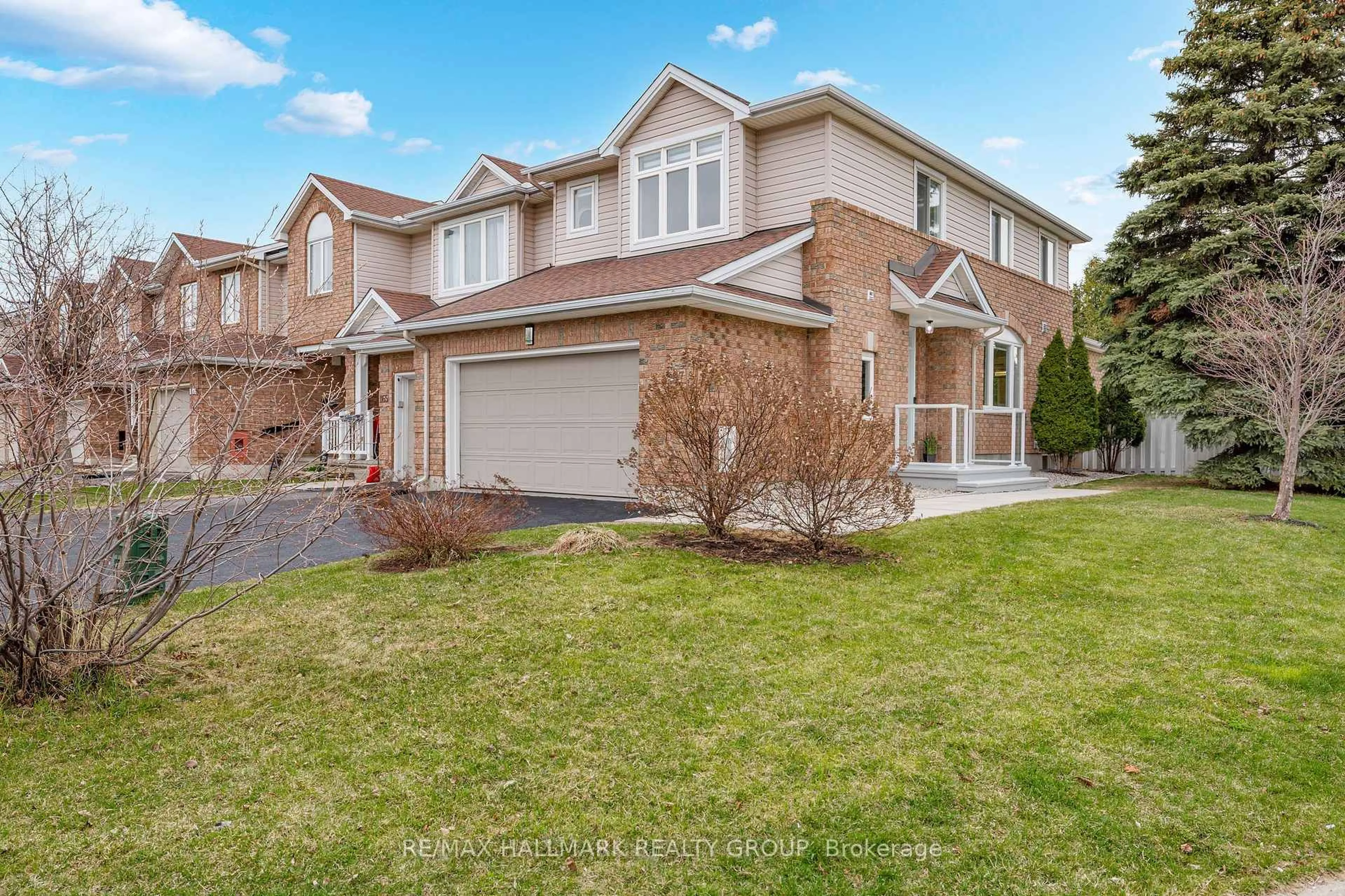 A pic from outside/outdoor area/front of a property/back of a property/a pic from drone, street for 1167 Marchant Dr, Ottawa Ontario K4A 4A7