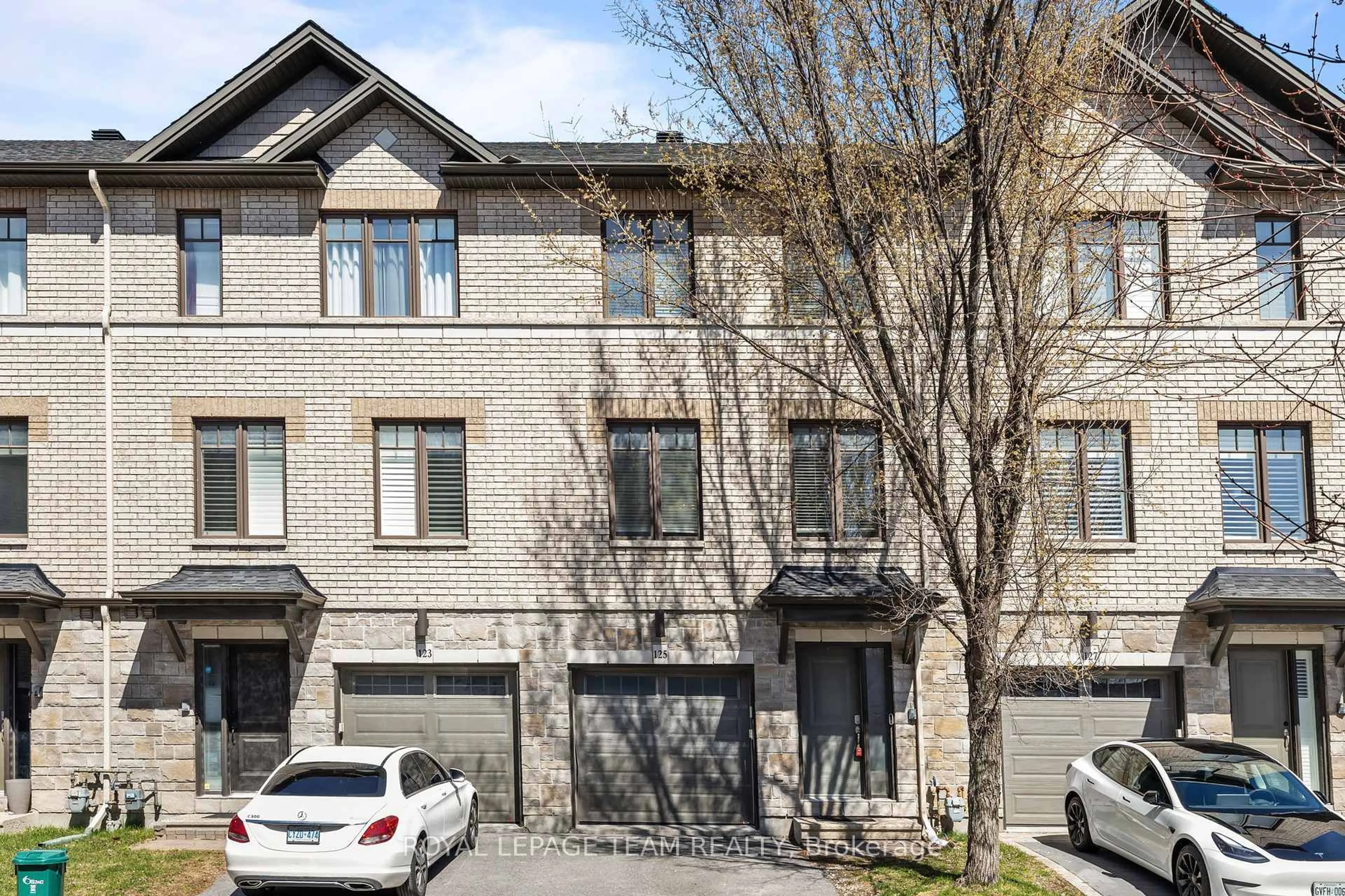 Unknown for 125 Brilia Private, Ottawa Ontario K1J 0B7
