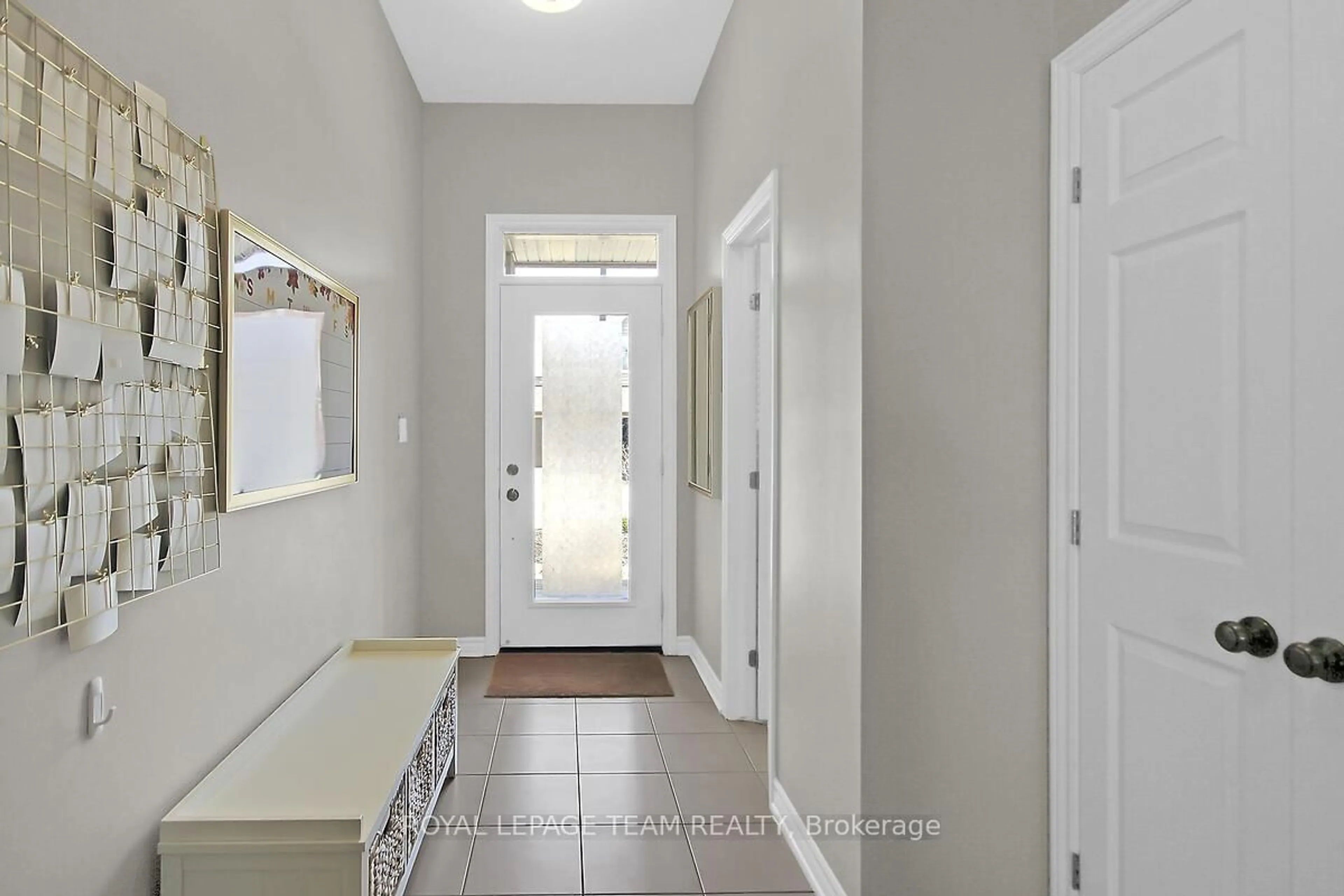 Indoor entryway for 415 Warmstone Dr, Stittsville Ontario K2S 0W2