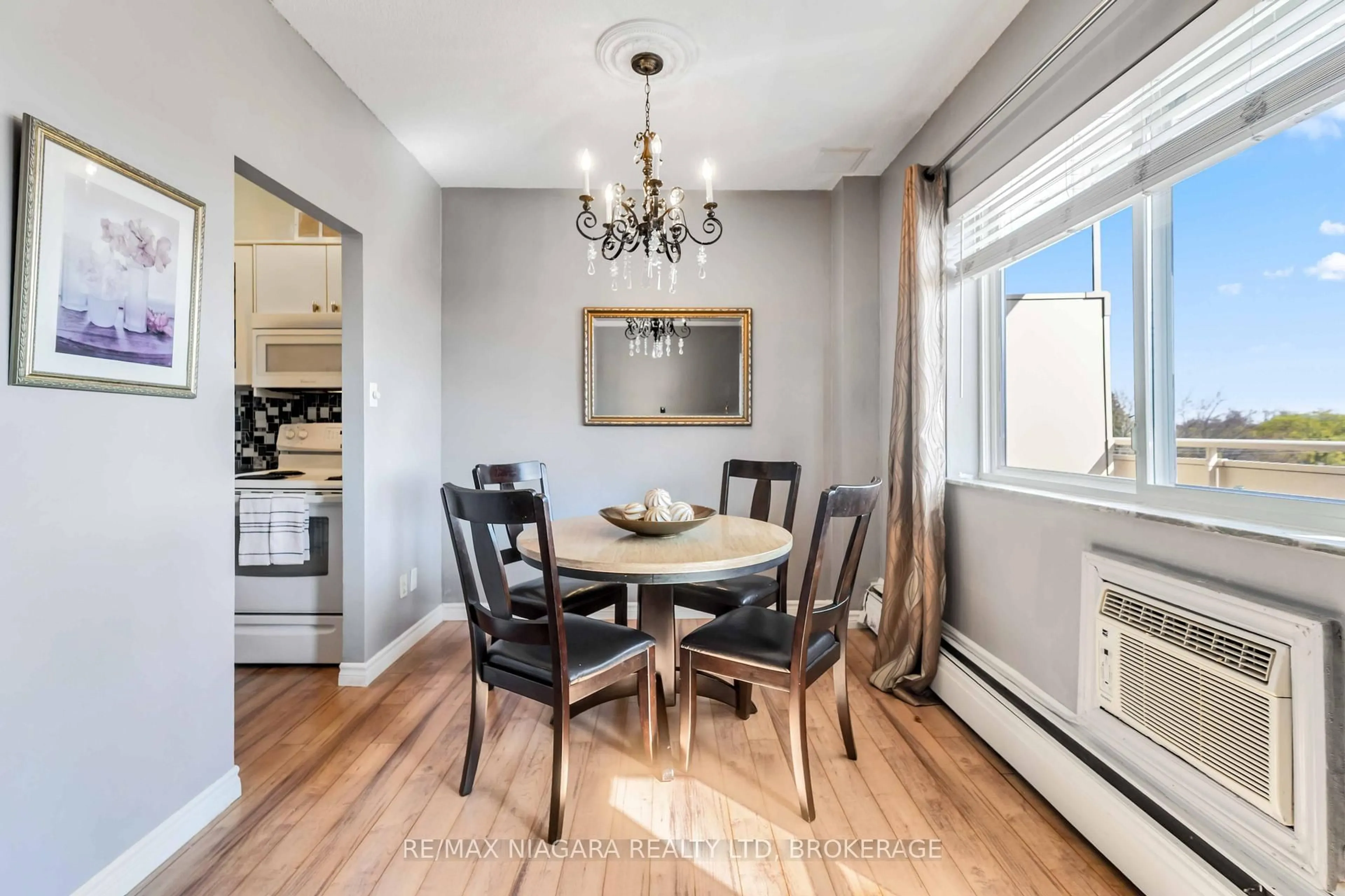 Dining room, wood/laminate floor for 198 Scott St #506, St. Catharines Ontario L2N 5T3