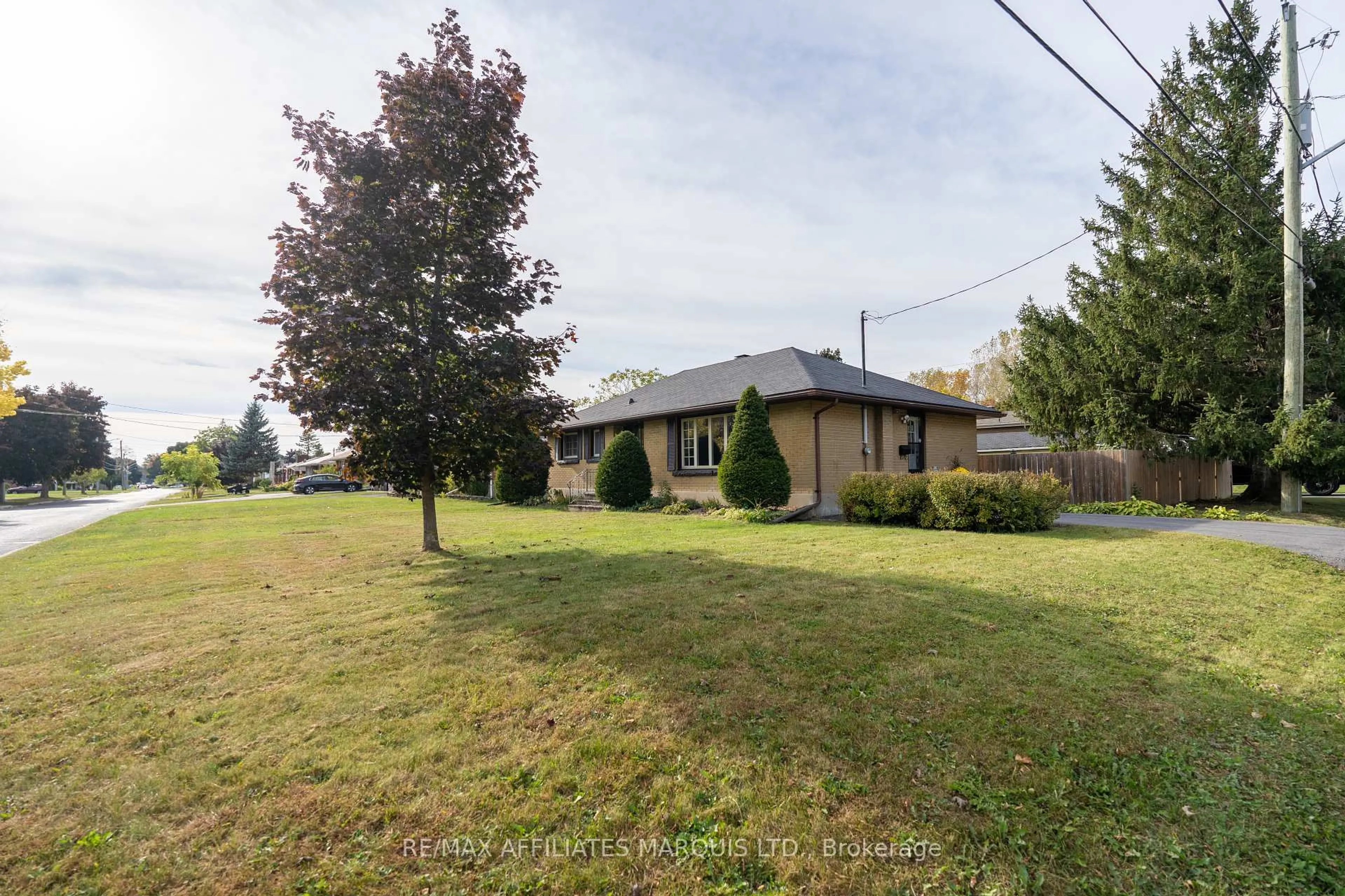 A pic from outside/outdoor area/front of a property/back of a property/a pic from drone, street for 1201 Princess St, Cornwall Ontario K6J 1S2