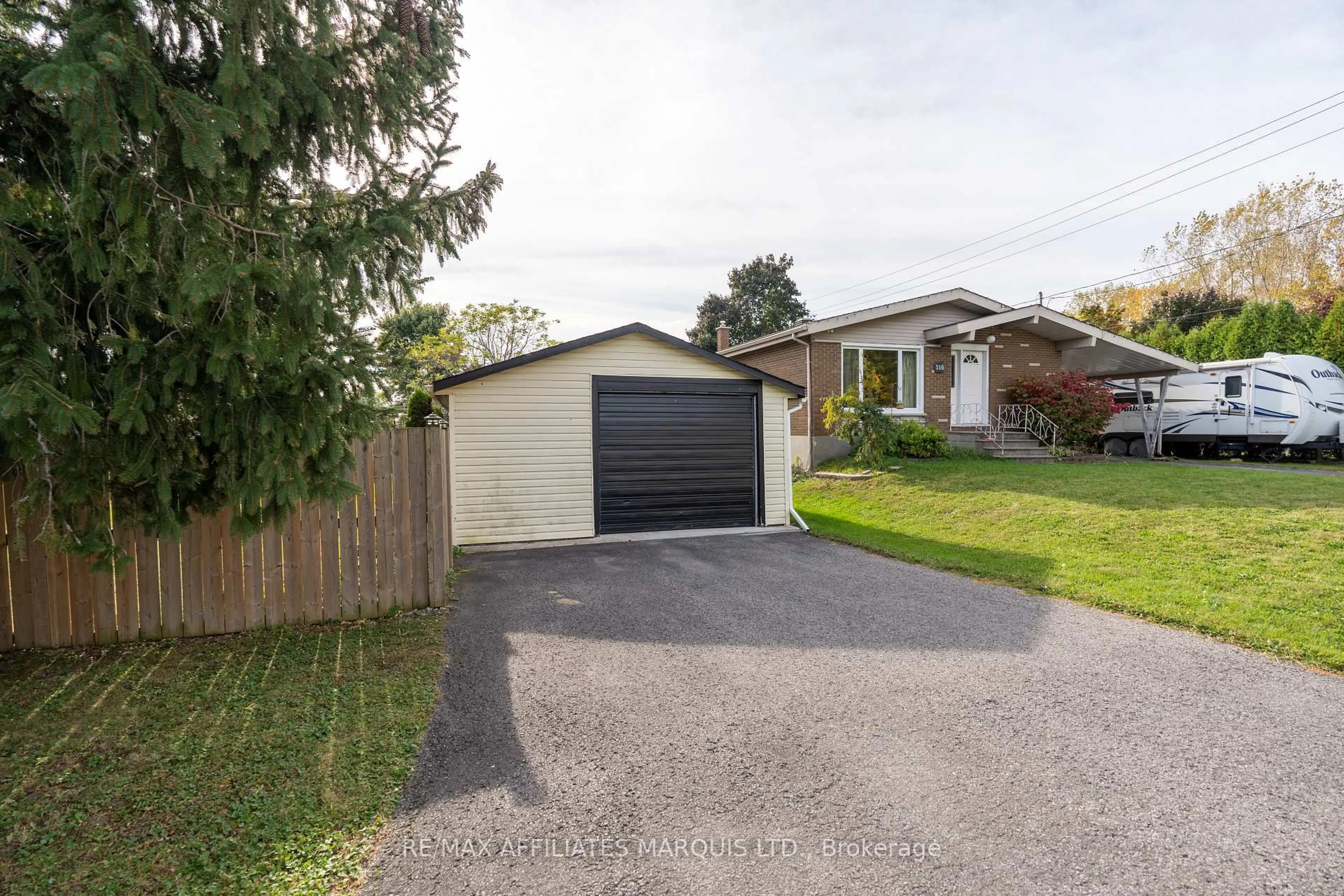 A pic from outside/outdoor area/front of a property/back of a property/a pic from drone, street for 1201 Princess St, Cornwall Ontario K6J 1S2