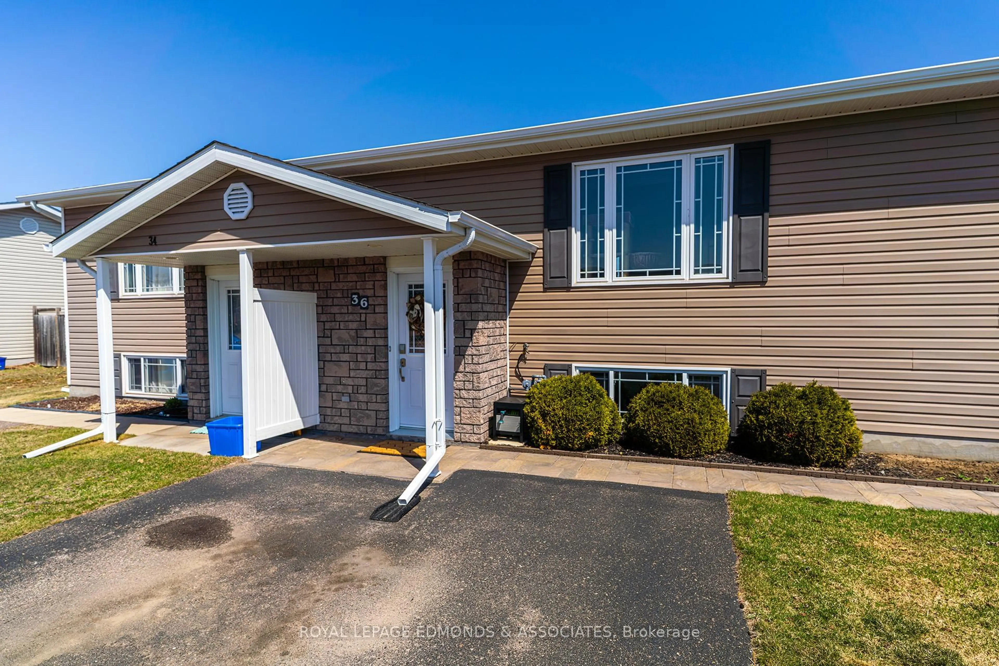 Home with vinyl exterior material, street for 36 Renfrew St, Petawawa Ontario K8H 0A5
