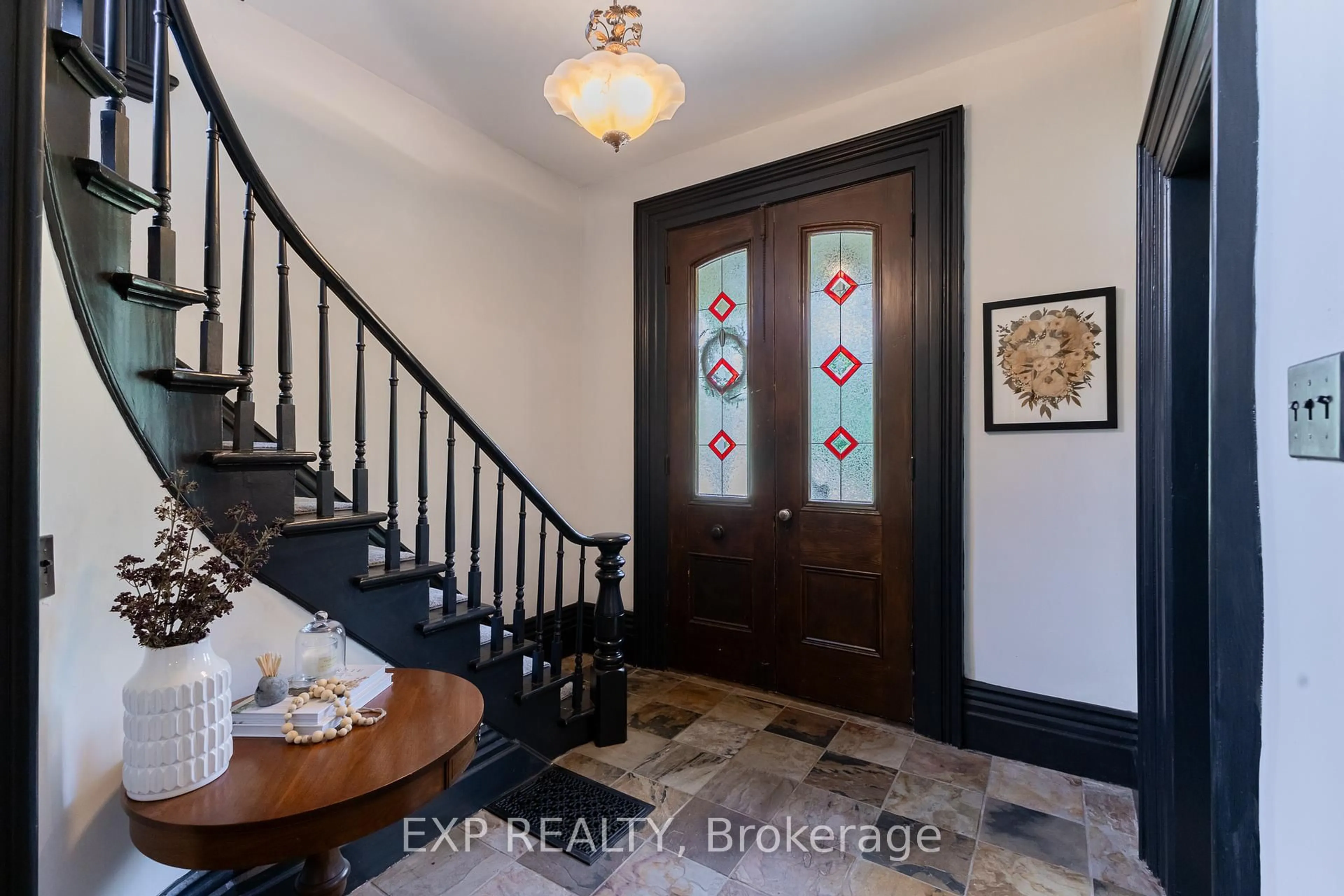 Indoor entryway for 283 Hastings St, North Middlesex Ontario N0M 2K0