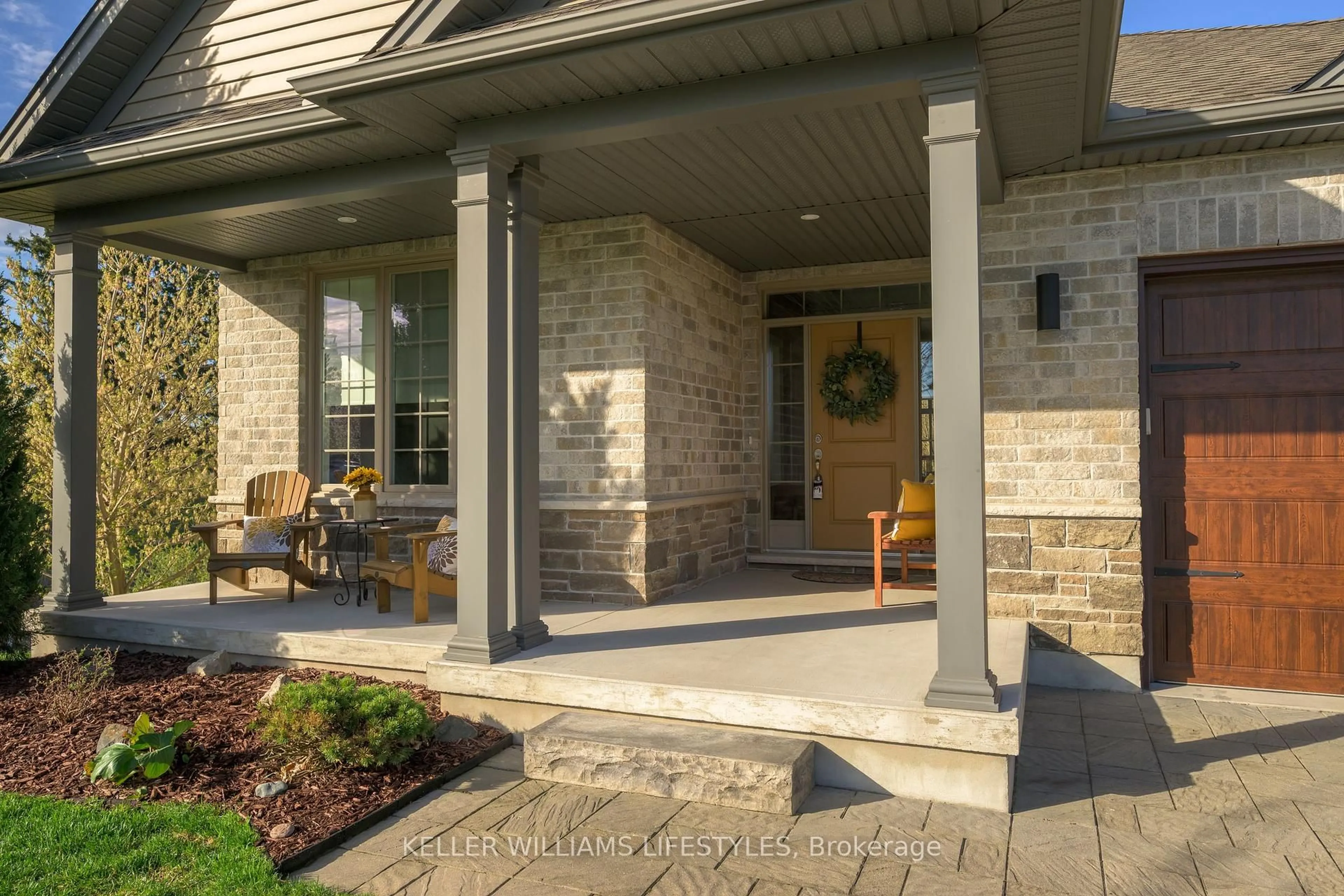Patio, street for 675 Bennett Cres, Strathroy-Caradoc Ontario N0L 1W0