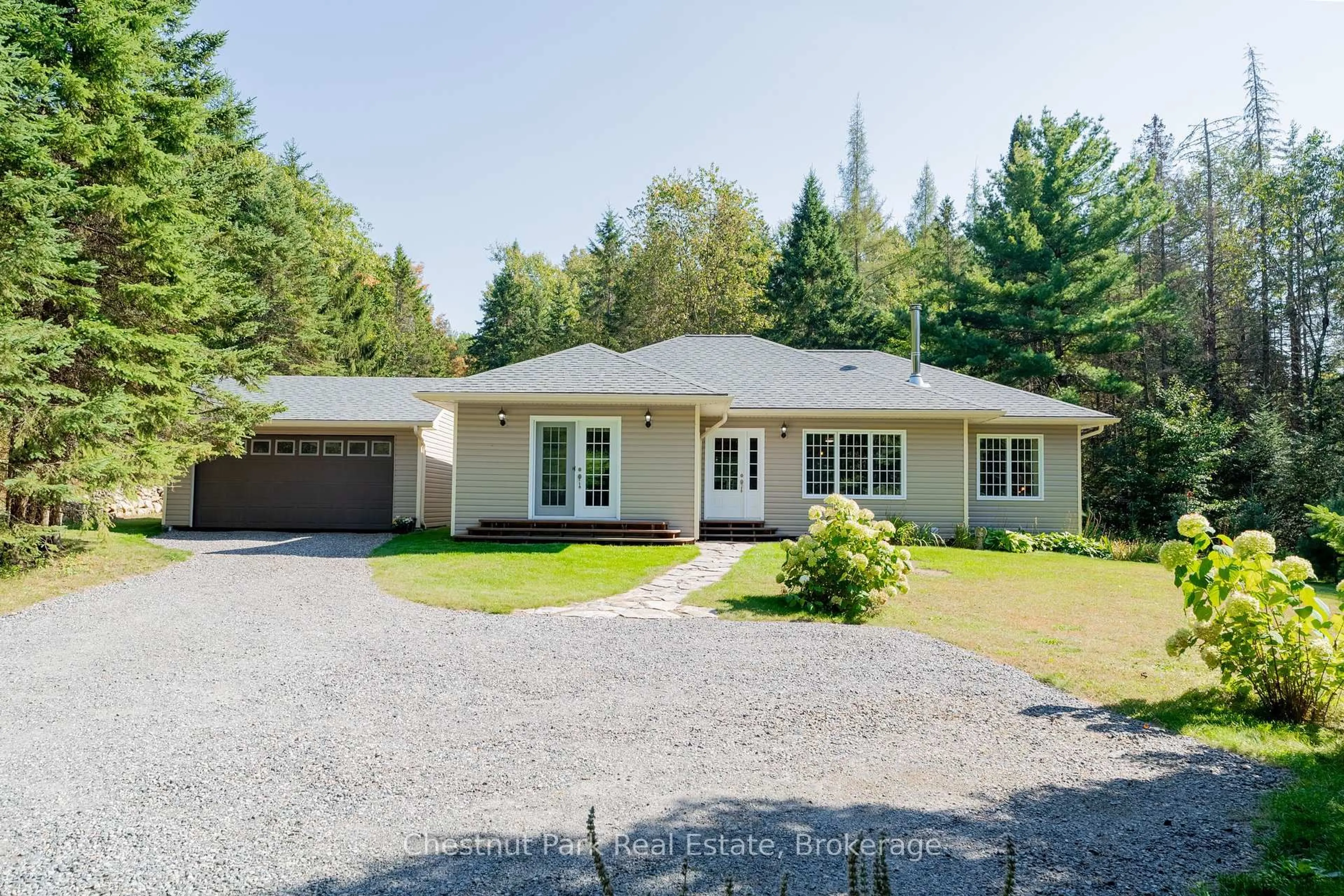 A pic from outside/outdoor area/front of a property/back of a property/a pic from drone, unknown for 2253 Lone Pine Dr, Huntsville Ontario P0B 1L0