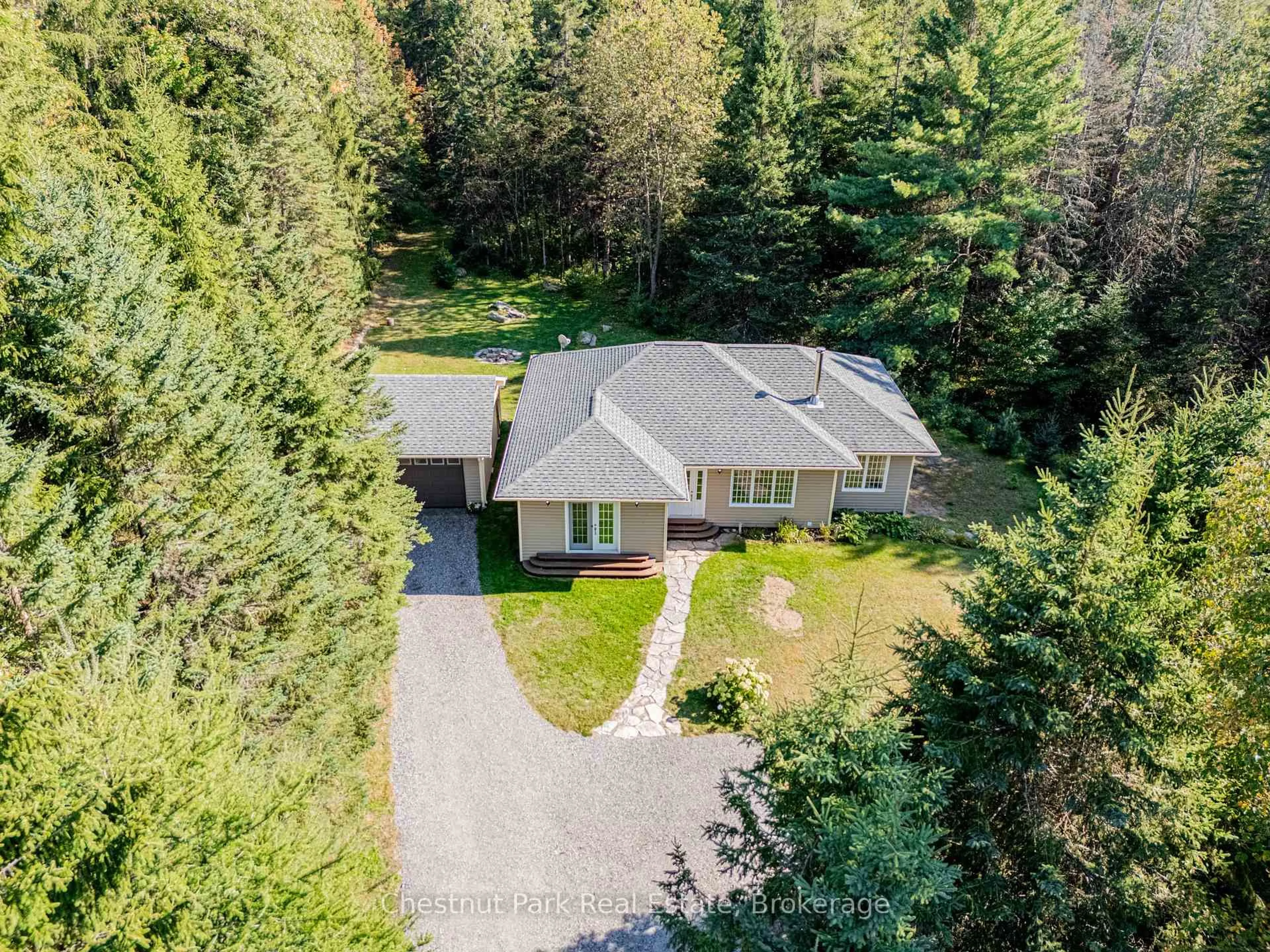 A pic from outside/outdoor area/front of a property/back of a property/a pic from drone, unknown for 2253 Lone Pine Dr, Huntsville Ontario P0B 1L0