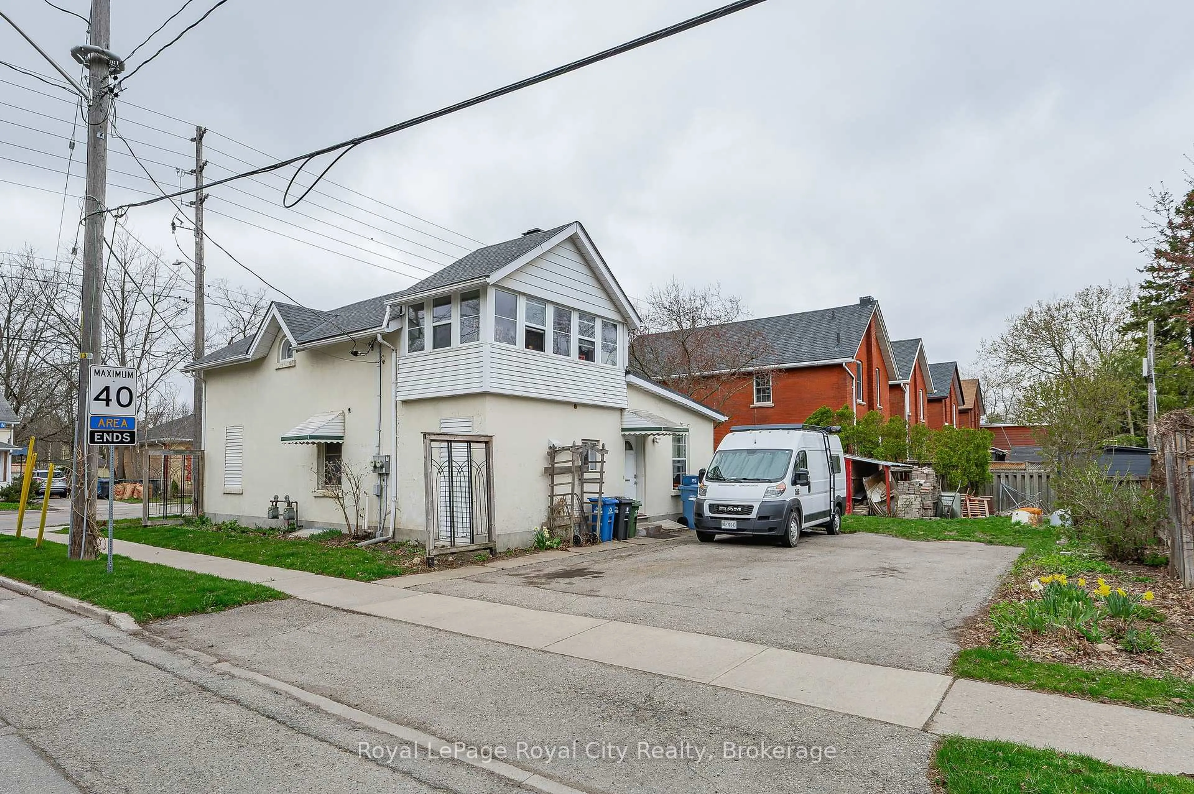 A pic from outside/outdoor area/front of a property/back of a property/a pic from drone, street for 81 Edinburgh Rd, Guelph Ontario N1H 5R2