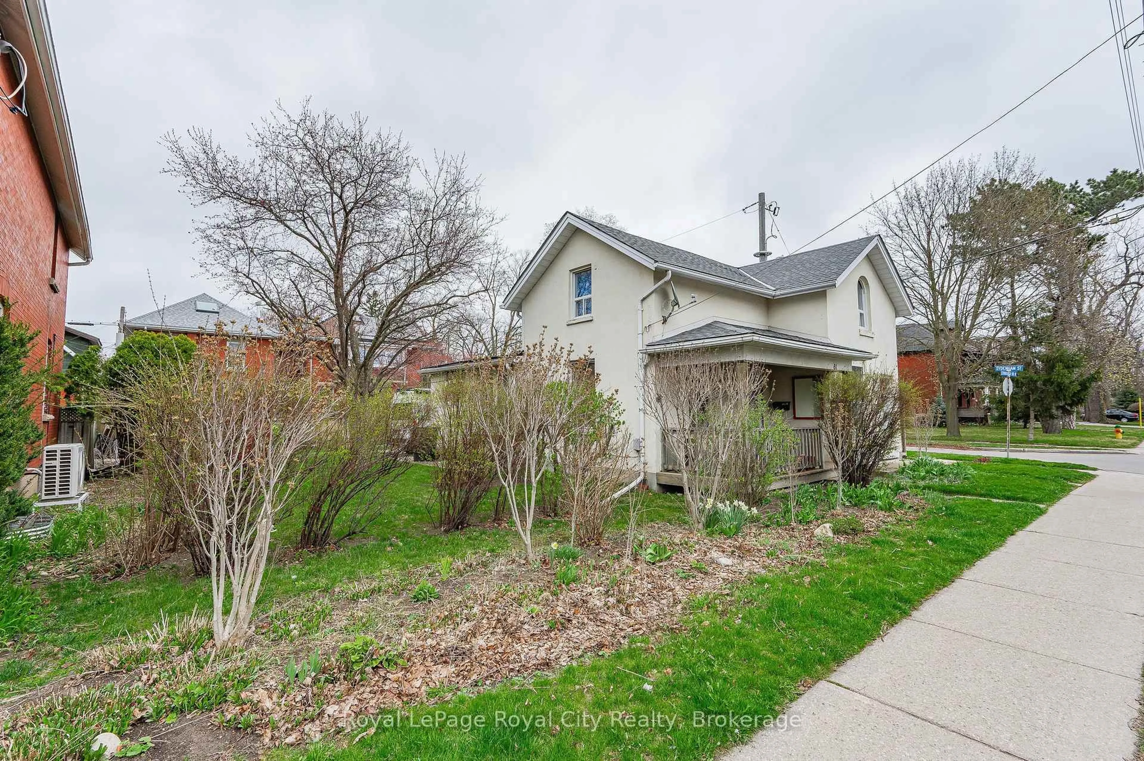A pic from outside/outdoor area/front of a property/back of a property/a pic from drone, street for 81 Edinburgh Rd, Guelph Ontario N1H 5R2